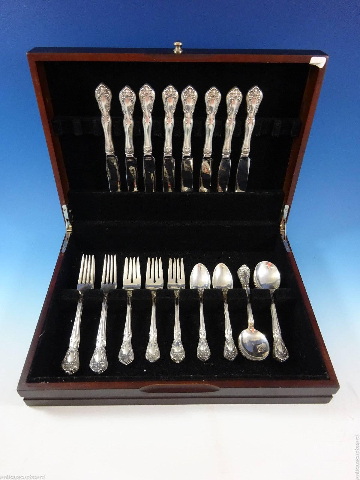 Chateau Rose by Alvin sterling silver flatware set, 40 pieces. This set includes: 

Eight knives, 8 7/8