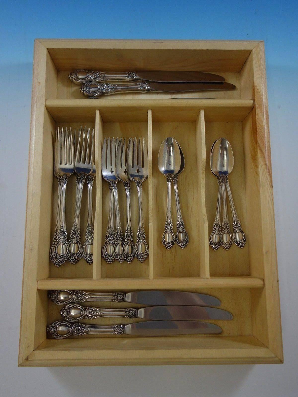 Stanton Hall by Heirloom Oneida Sterling Silver Flatware Set Service 24 Pieces In Excellent Condition For Sale In Big Bend, WI