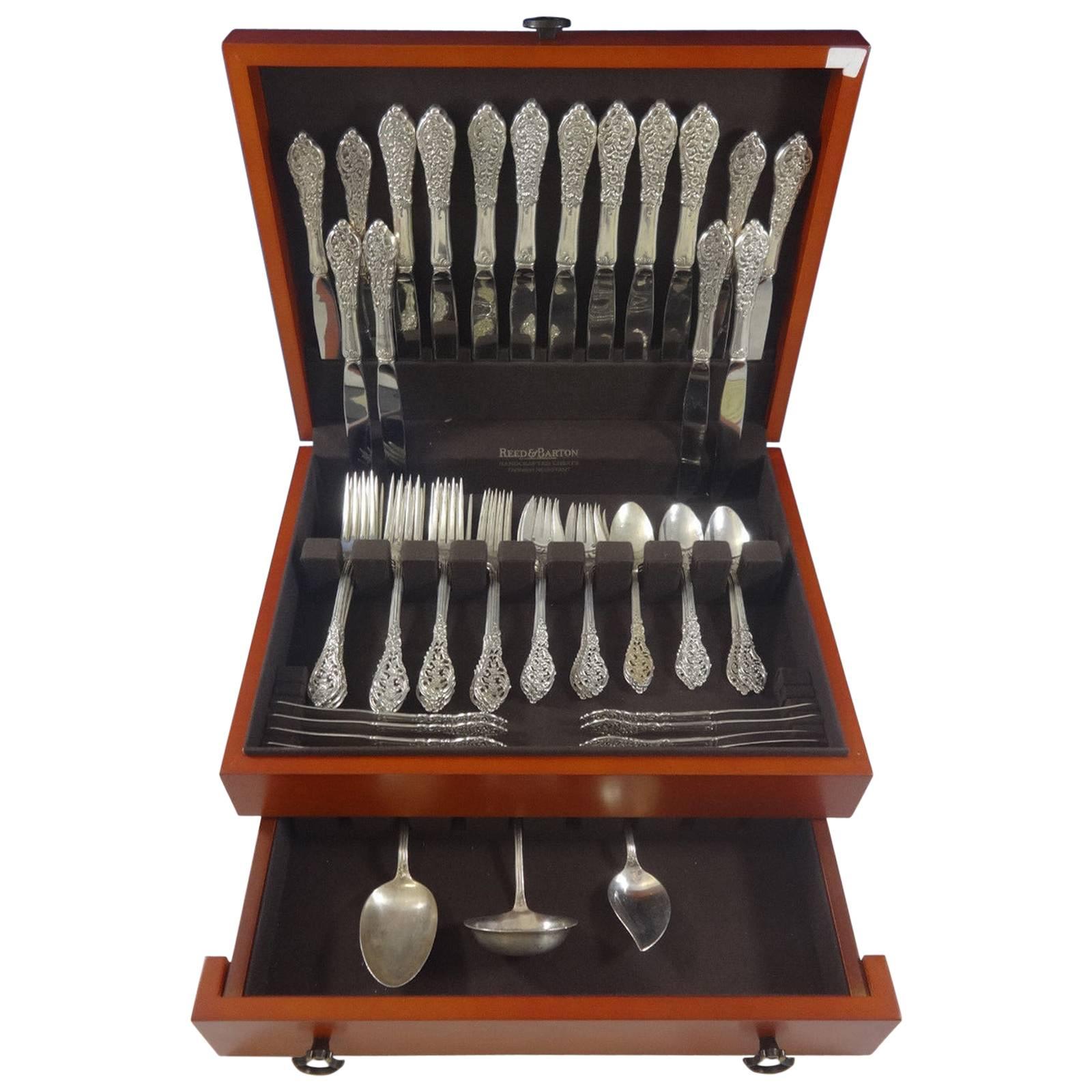 Juego de 59 cubiertos de plata de ley Florentine Lace by Reed & Barton para cena y almuerzo. Este juego incluye: 

Ocho cuchillos tamaño cena, 9 1/2