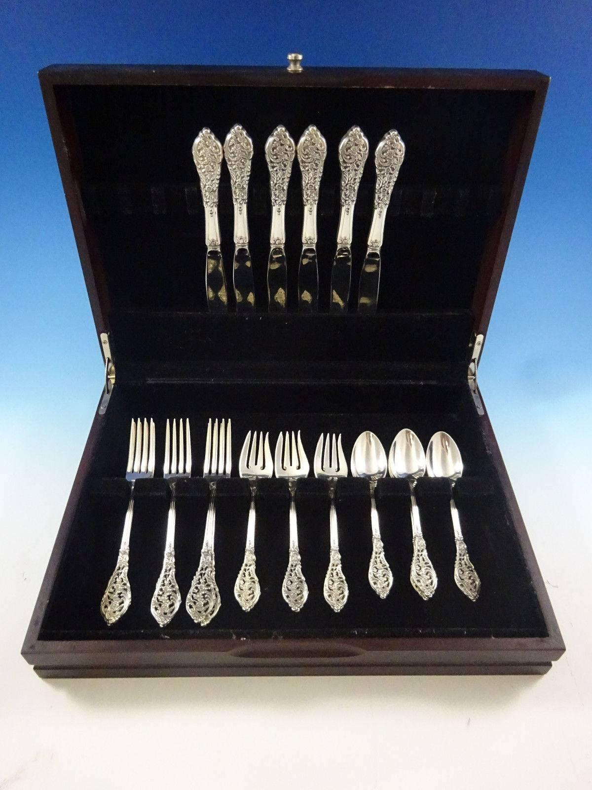 Florentine Lace by Reed and Barton sterling silver flatware set- 24 pieces. Great starter set!
This set includes: Six knives, 9