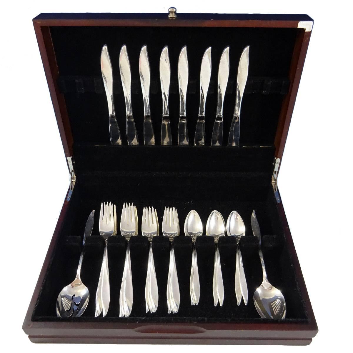 Vivant by Oneida sterling silver flatware set of 34 pieces. This set includes: 

Eight knives, 9