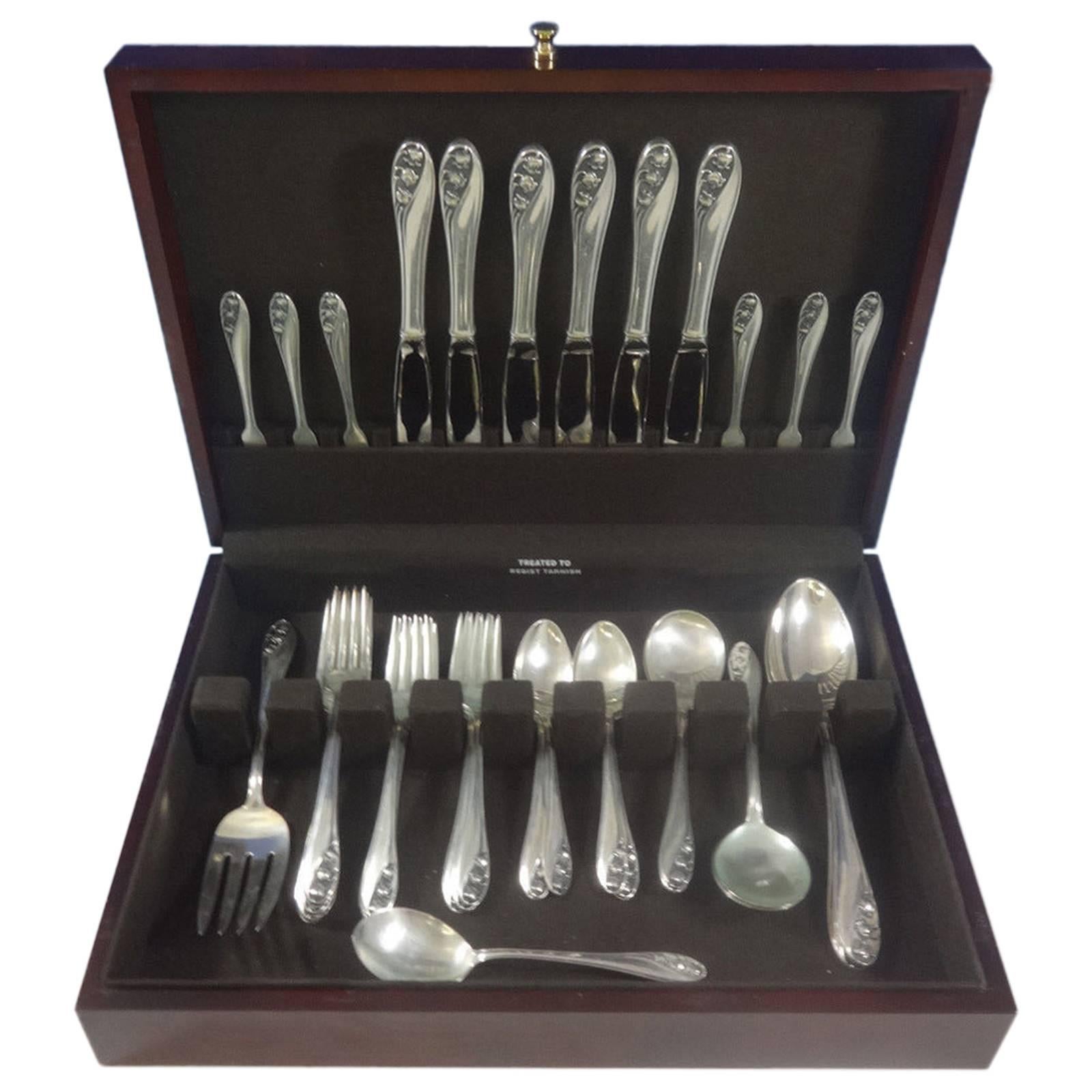 Beautiful Lily of the valley by Gorham sterling silver flatware set of 40 pieces. Great starter set! This set includes: 

Six knives, 9