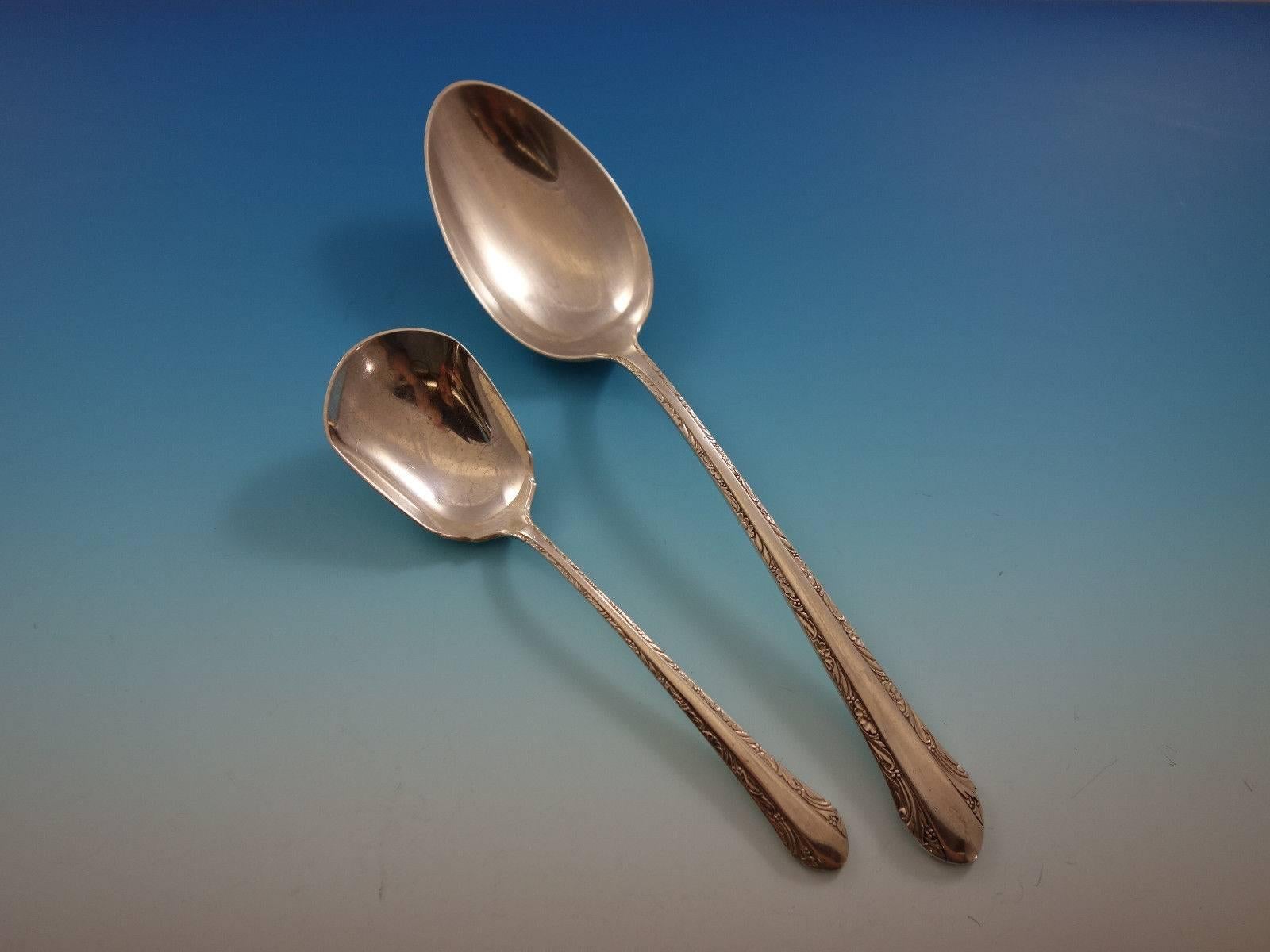 Argent sterling Ensemble de couverts en argent sterling ciselé Romantique par Alvin 12 Service 91 pièces dîner en vente