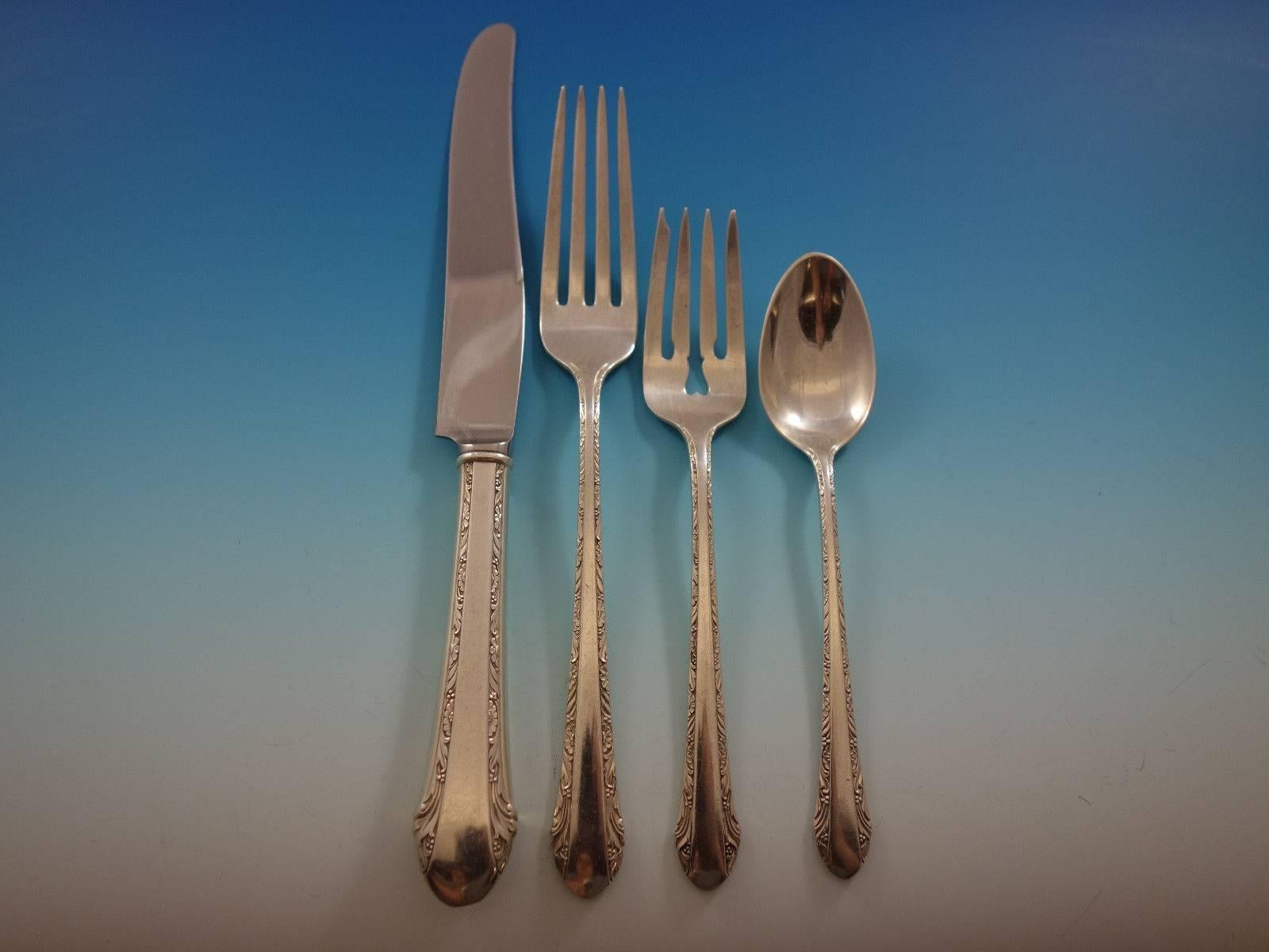 Chased Romantique by Alvin Sterling Silver Flatware Set 12 Service 91 Pcs Dinner In Excellent Condition For Sale In Big Bend, WI