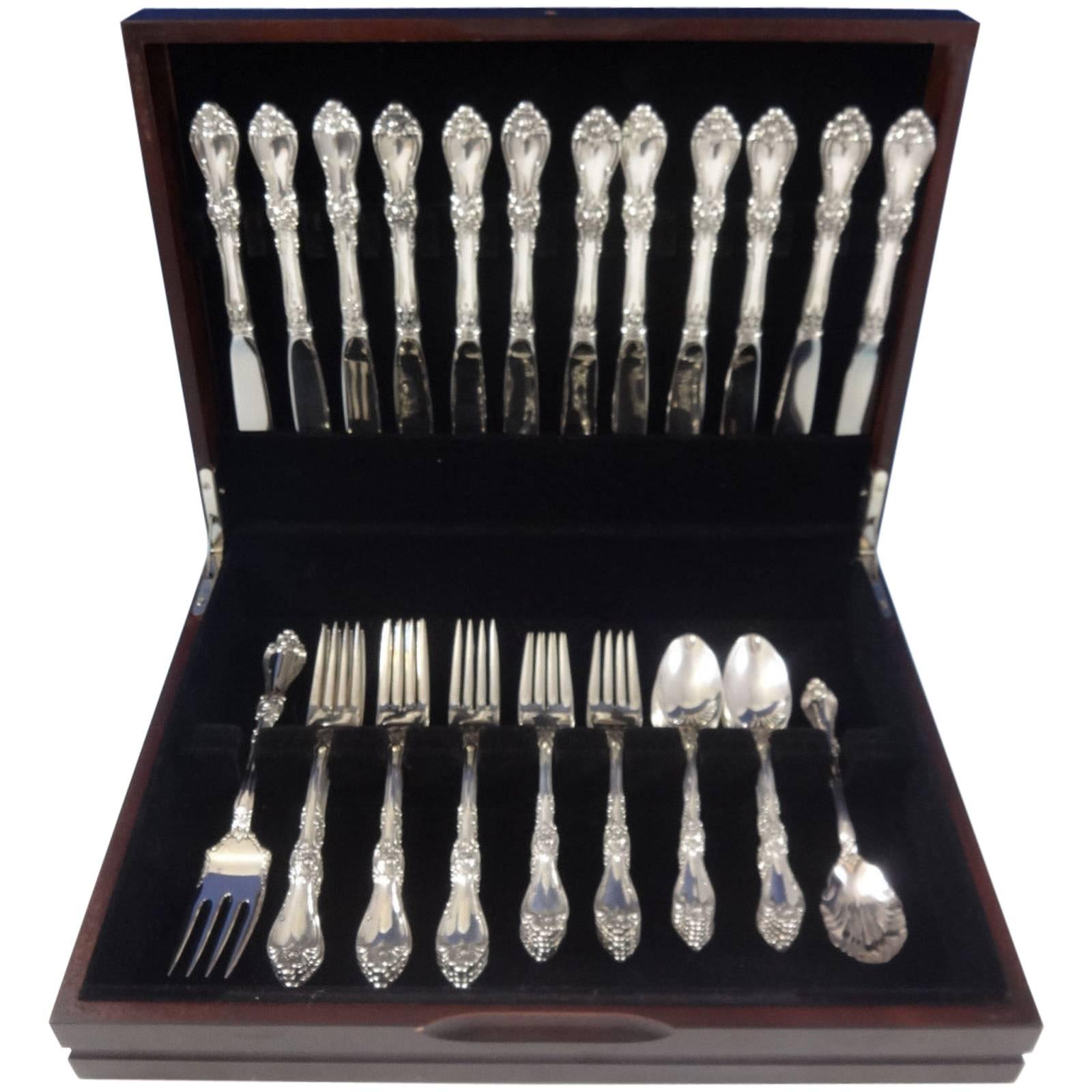 Beautiful Royal Rose by Wallace sterling silver flatware set, 50 pieces. This set includes: 

12 knives, 9