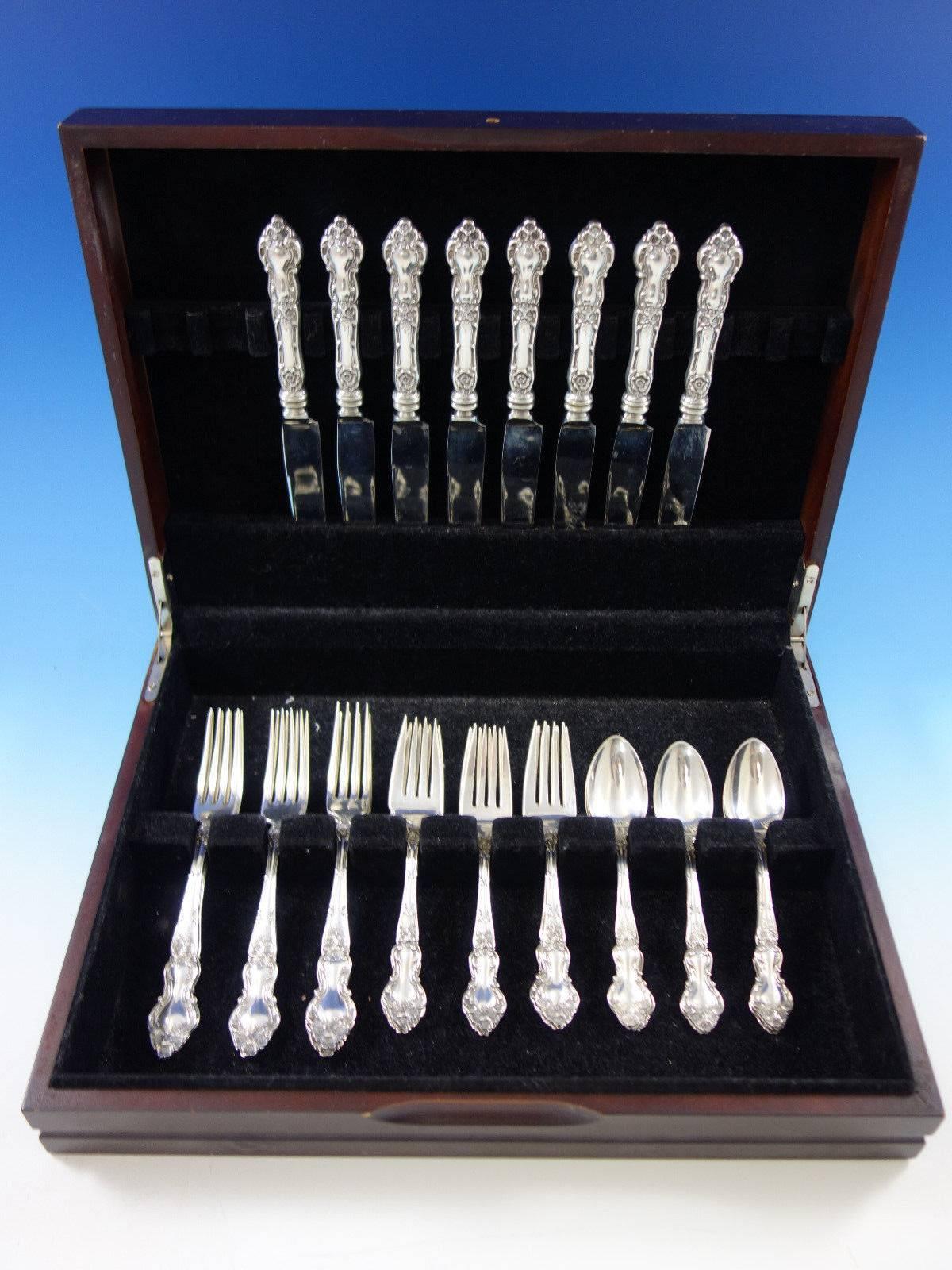 Meadow rose by Watson/Wallace sterling silver flatware set, 32 pieces. This set includes: 

eight knives, 8 3/4