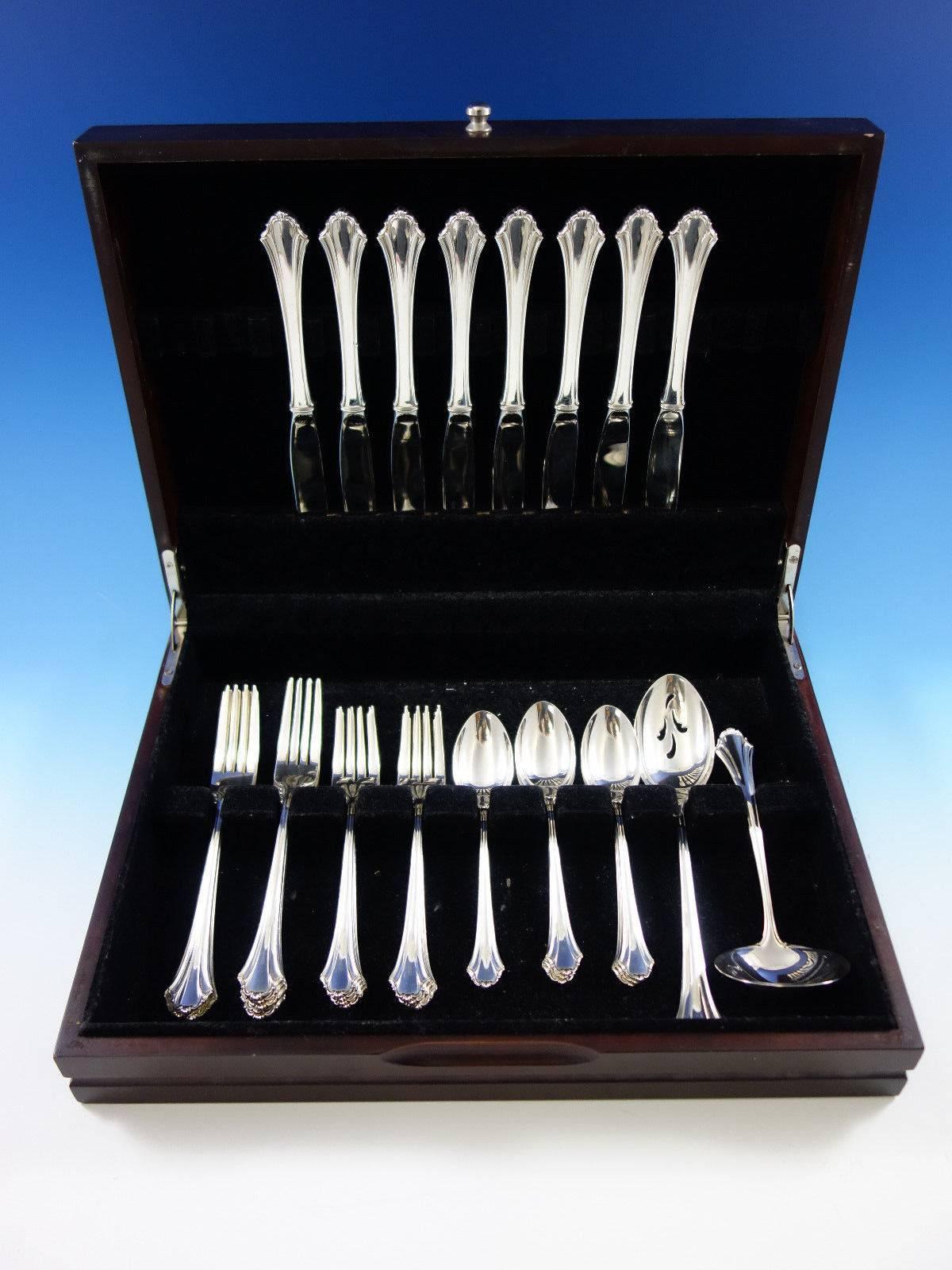 Bel Chateau by Lunt Sterling silver flatware set, 34 pieces. This set includes: Eight knives, 9