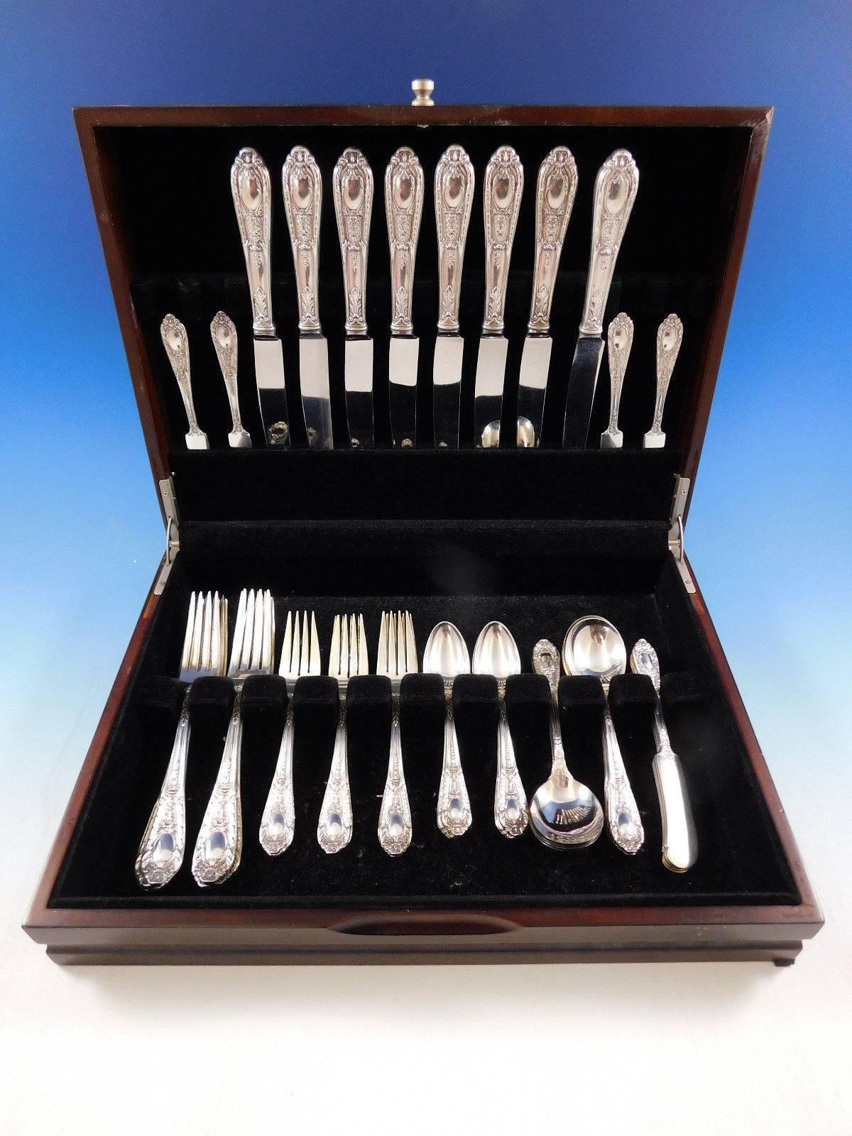 Beautiful Fontaine by International sterling silver flatware set of 48 pieces. This set includes: 

Eight dinner size knives, 9 5/8