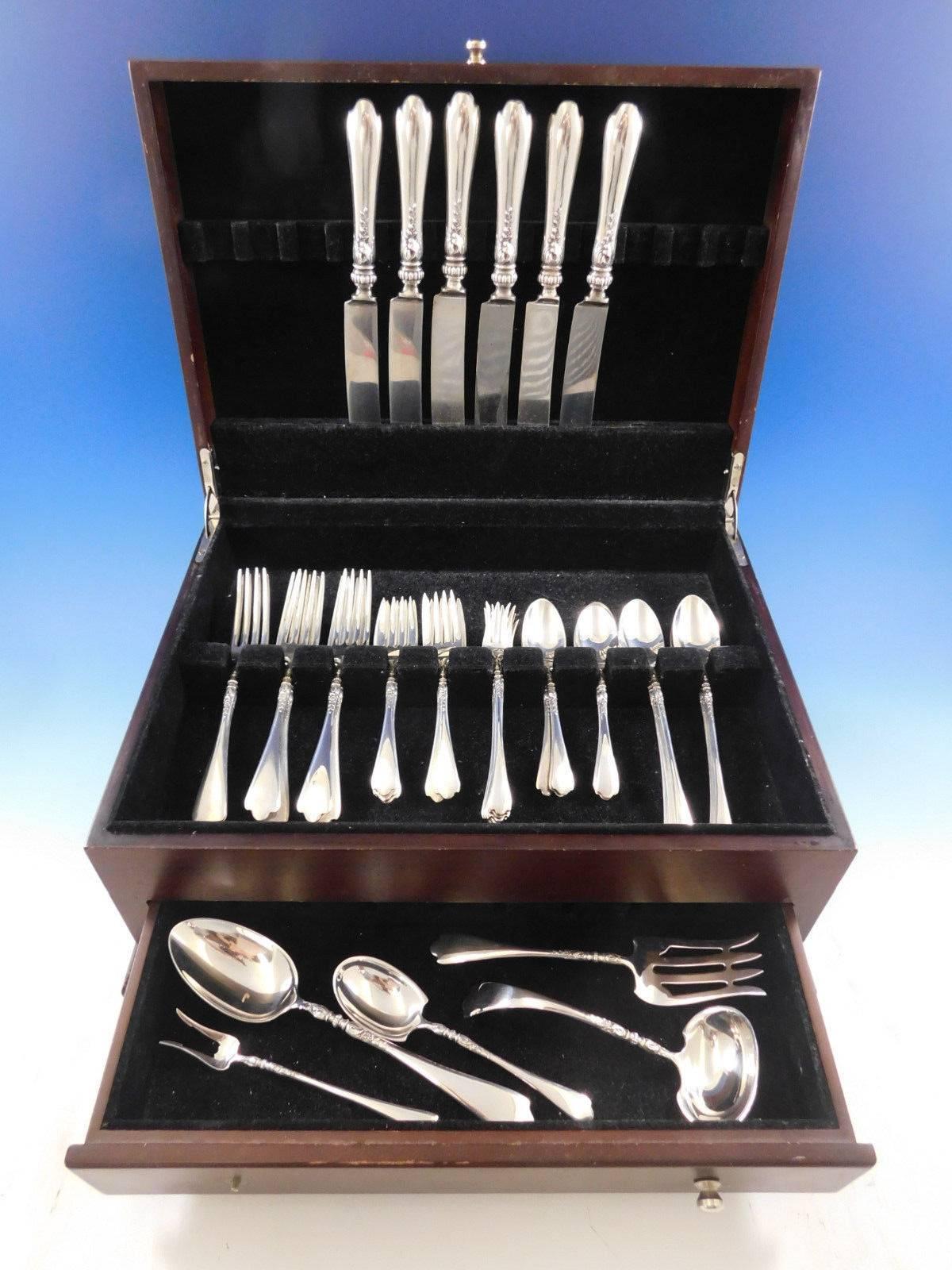 Nellie Custis by Lunt (circa 1915) Sterling Silver Flatware set - 41 pieces. Great starter set! This set includes: 

6 Dinner Size Knives, 9 1/2