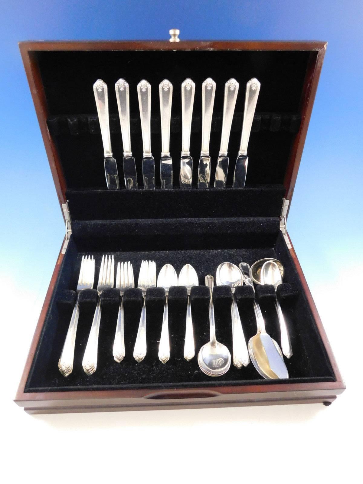 Colonial Manor by Lunt sterling silver Flatware set, 44 pieces. This set includes: 

8 Knives, 8 3/4