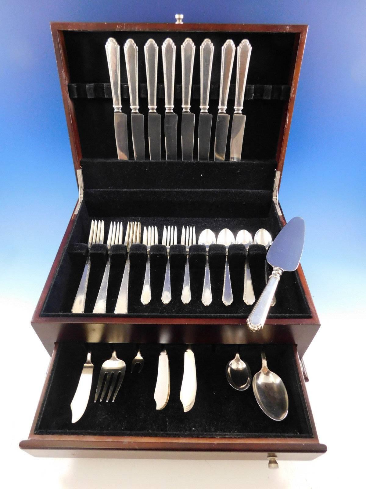 Dinner Size William & Mary by Lunt sterling silver Flatware set, 46 pieces. This set includes: 

8 Dinner Size Knives, 9 3/4