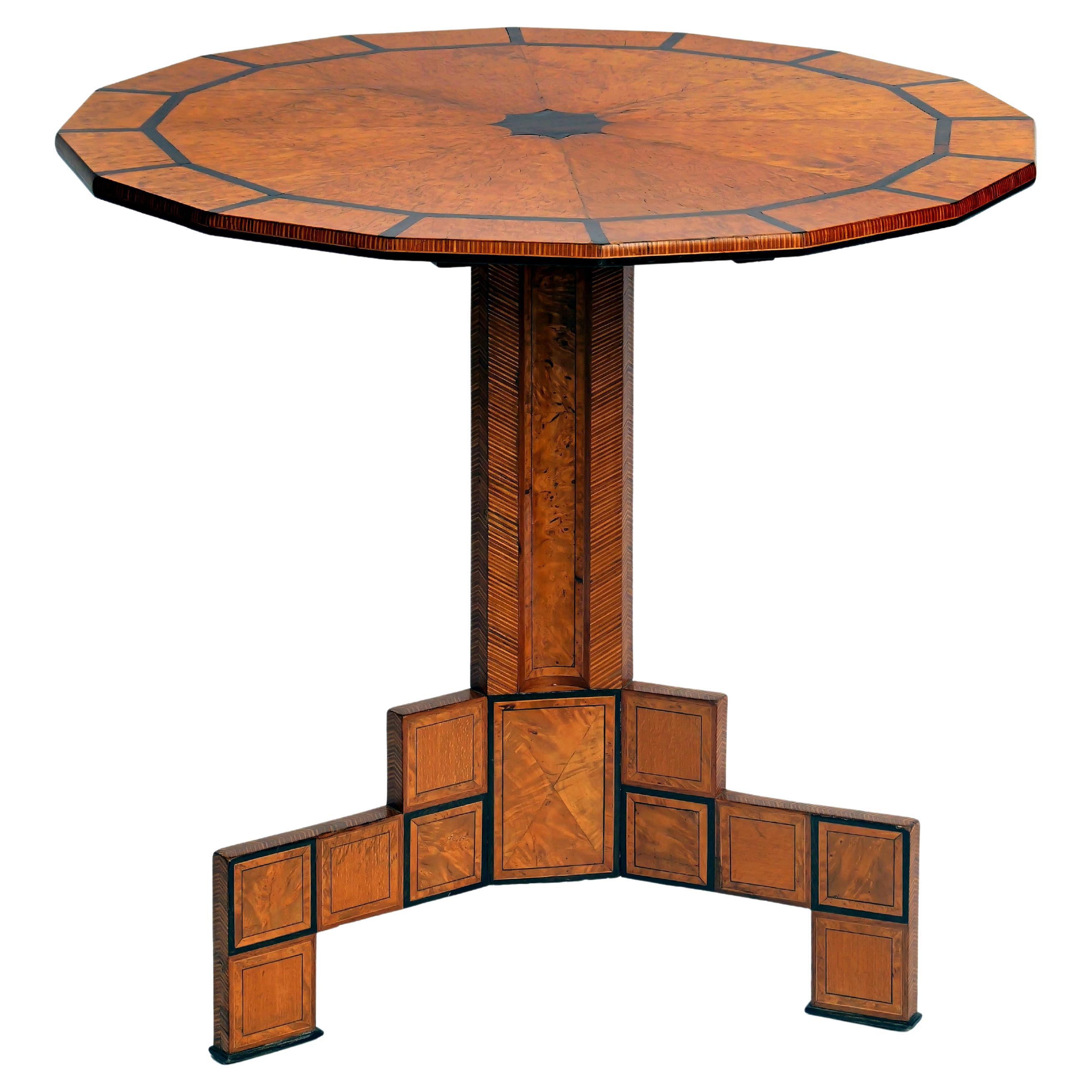 Mesa de té poligonal basculante de principios del siglo XIX, abedul, fresno y palisandro en venta