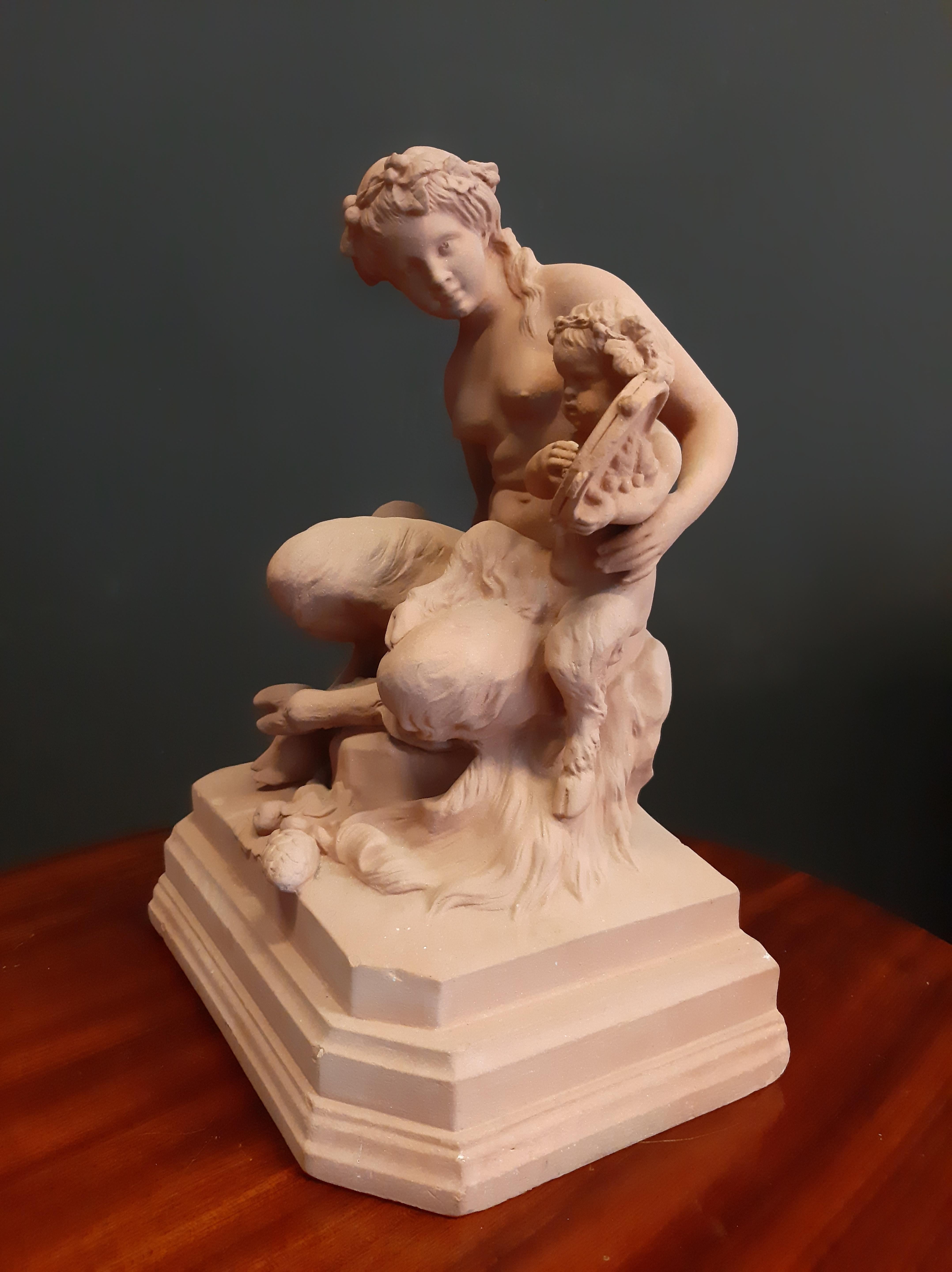 Français Sculpture en terre cuite de style rococo représentant un Faune avec ses enfants, Clodion en vente