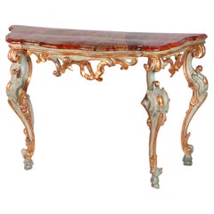Mesa consola rococó veneciana de madera pintada y dorada, hacia 1750