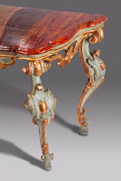 Mesa consola rococó veneciana de madera pintada y dorada, hacia 1750