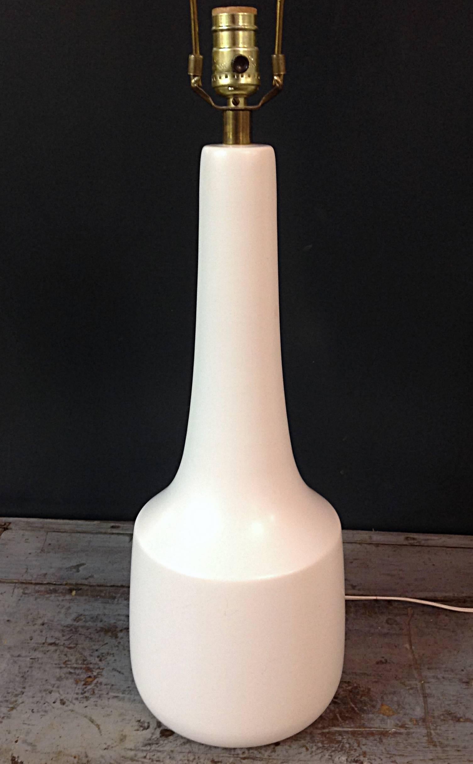 Mid-Century Modern White Matte Glazed Ceramic Table Lamp by Lotte and Gunnar Bostlund For Sale