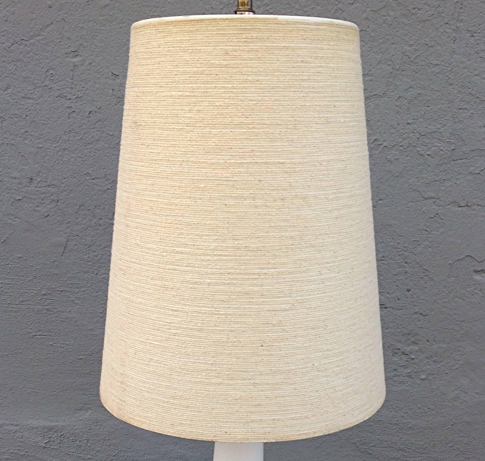 Mid-20th Century White Matte Glazed Ceramic Table Lamp by Lotte and Gunnar Bostlund For Sale