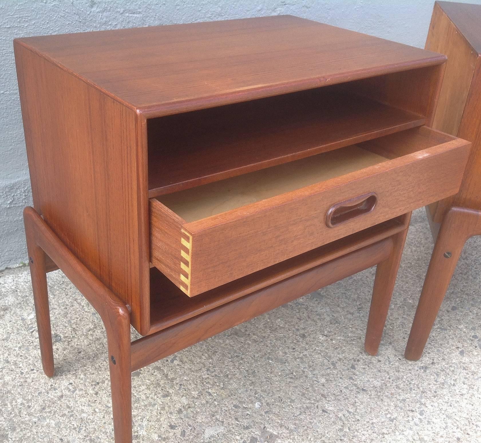 Nice pair of Danish teak side tables or nightstands by Arne Wahl Iverson for Vamo Sonderborg. Small case with single drawer between open shelves raised on shaped legs.