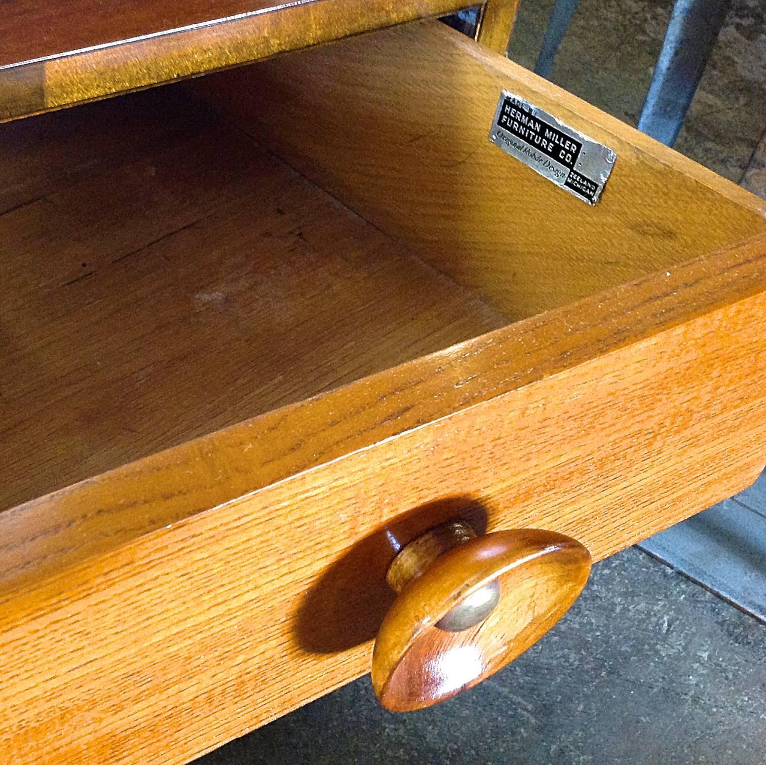 Mid-20th Century Walnut and Ash Vanity Gilbert Rohde for Herman Miller, 1940 For Sale