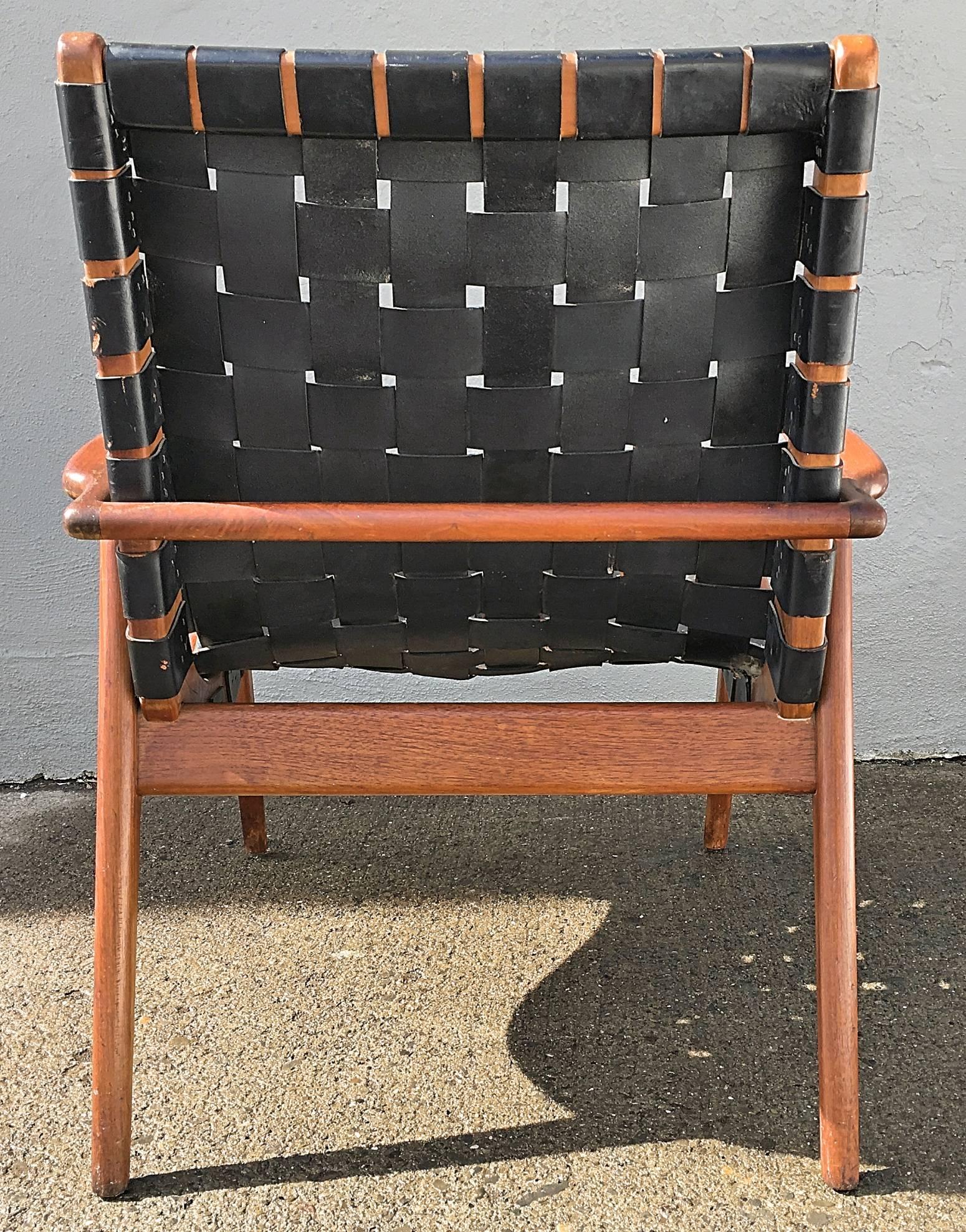 Mid-20th Century Walnut and Leather Strap Lounge Chair by Mel Smilow