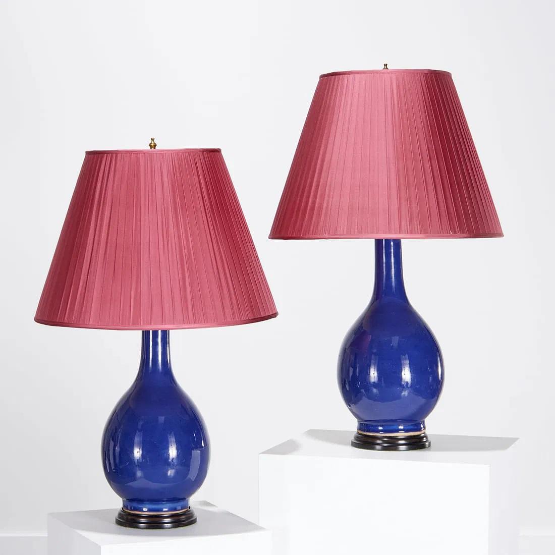 Paar feiner chinesischer Porzellanlampen in Ceruleanblau (Glasiert) im Angebot