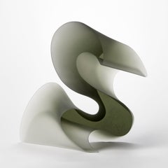 „Big Flow Grey“, eine abstrakte Skulptur aus grauem Gussglas von Karin Mørch