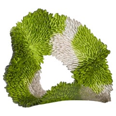 „Foliage & Sky“, eine Skulptur aus strukturiertem Grau- und Grünglas von Nina Casson Mcgarva