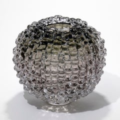 « Echinus in Bronze », œuvre d'art en verre texturé soufflé à la main et en bronze, réalisée par Katherine Huskie