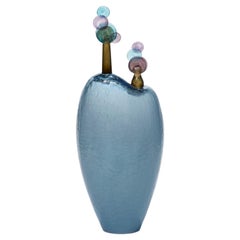 « Beyond the Vista VI », une sculpture en verre bleue, marron et violette de Louis Thompson