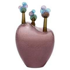 « Beyond the Vista IV », sculpture en verre rose, marron, violet et bleu de Louis Thompson
