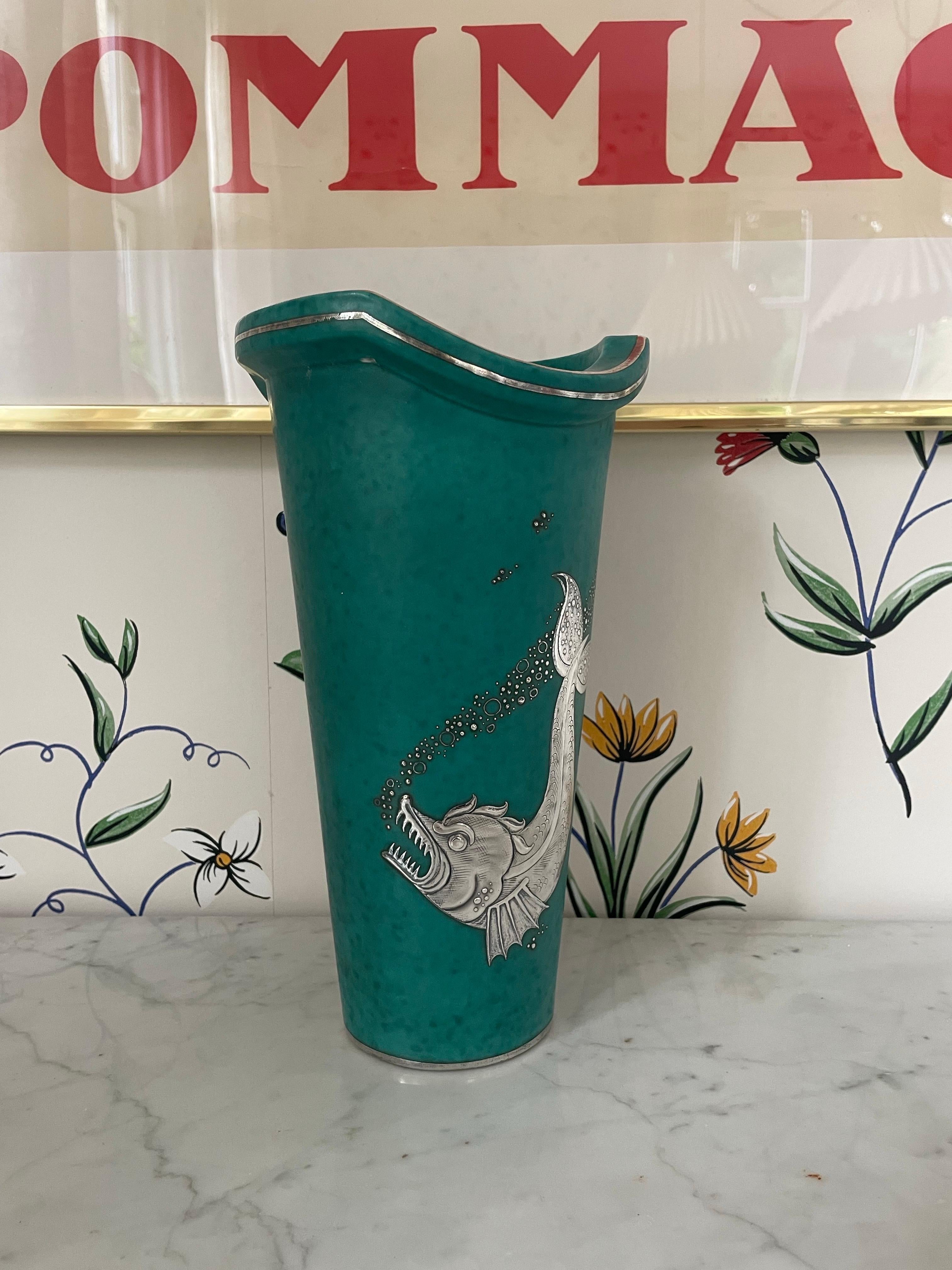 Scandinave moderne Wilhelm Kåge pour Gustavsberg Vase en argenta avec motif de créature marine en argent, Suède en vente