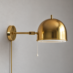 Bergboms Wandleuchte „Swedish Brass“, skandinavisch-moderne, verstellbare Wandleuchte