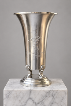Vase suédois en étain de style Art déco, 1936, pieds festonnés, design scandinave