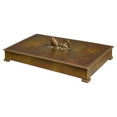 Boîte suédoise Art déco en bronze avec fleuron en forme de lion, signée GAB (Jacob Ängman), 1940