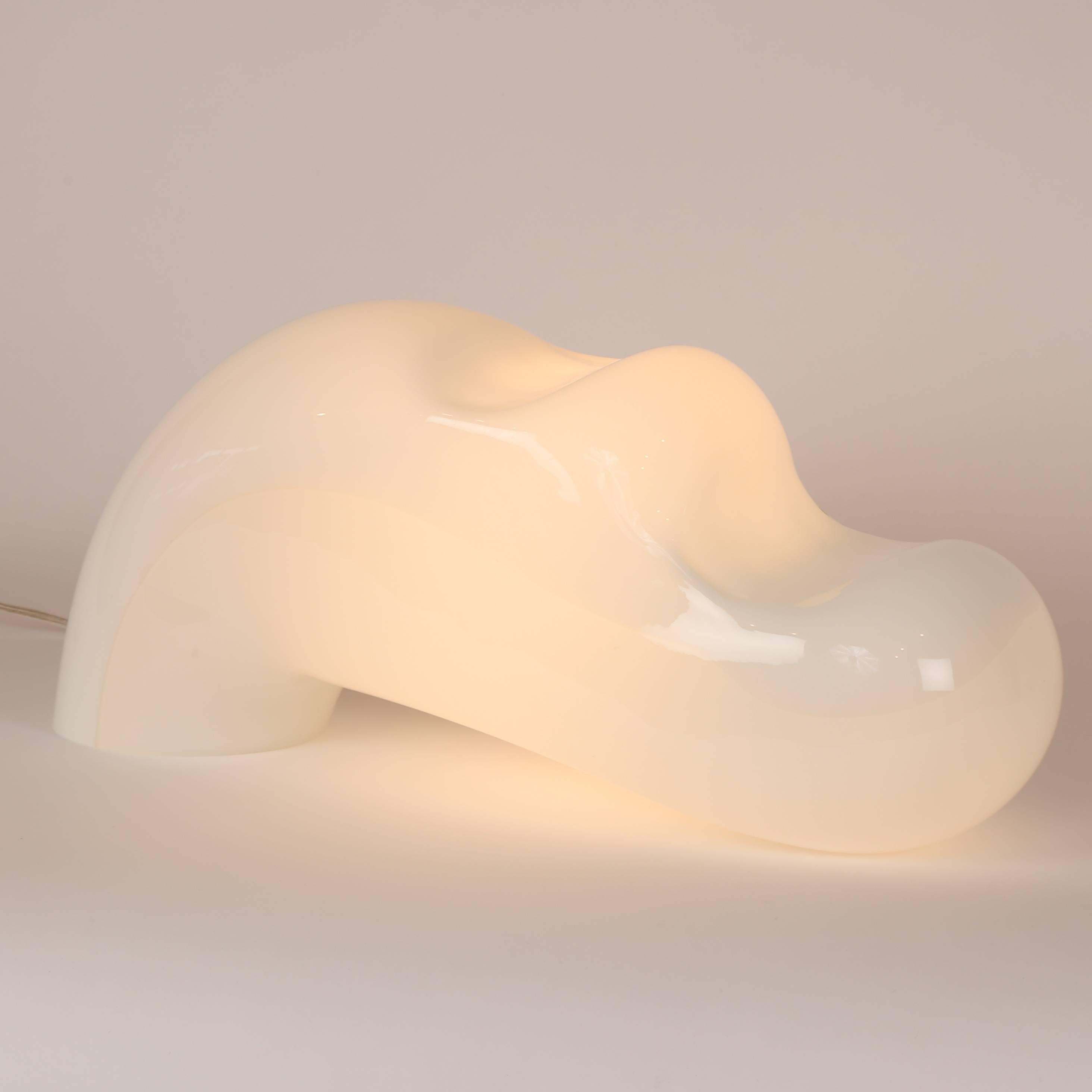 This curvaceous Murano glass accent lamp brings to mind a 1970s platform shoe, an inch worm, or perhaps a snail. You decide! Illuminated by a single standard-base bulb; switch on the cord. 



