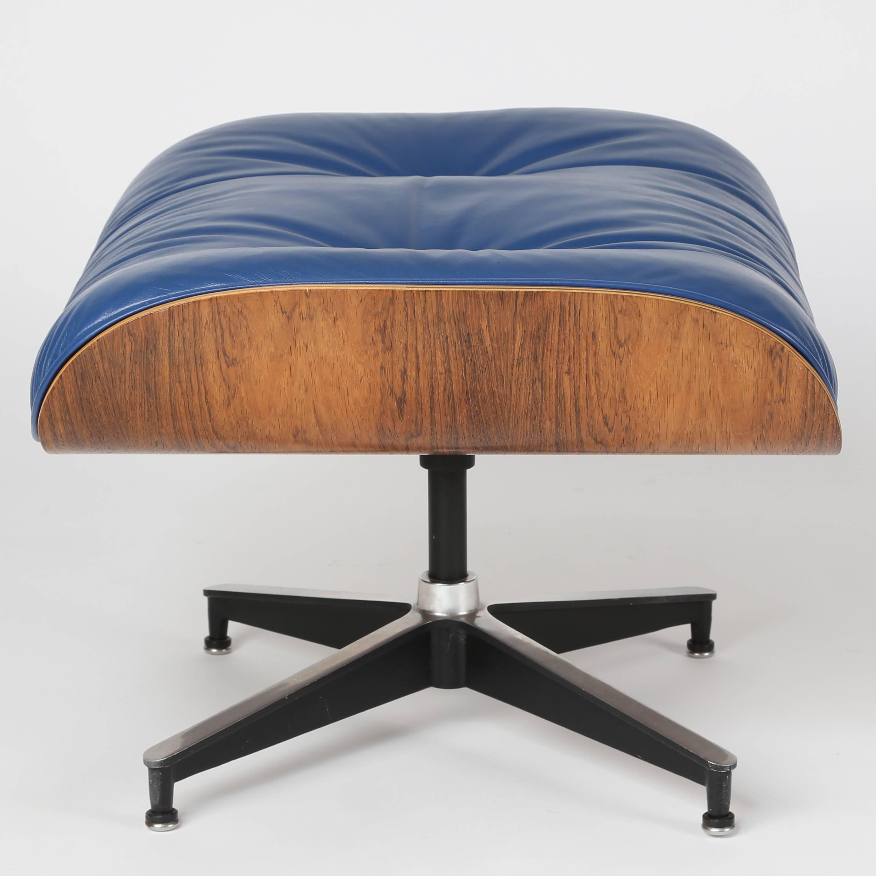 Aluminum Vintage 670-671 Eames Rosewood Lounge Chair and Ottoman in Blue Leather