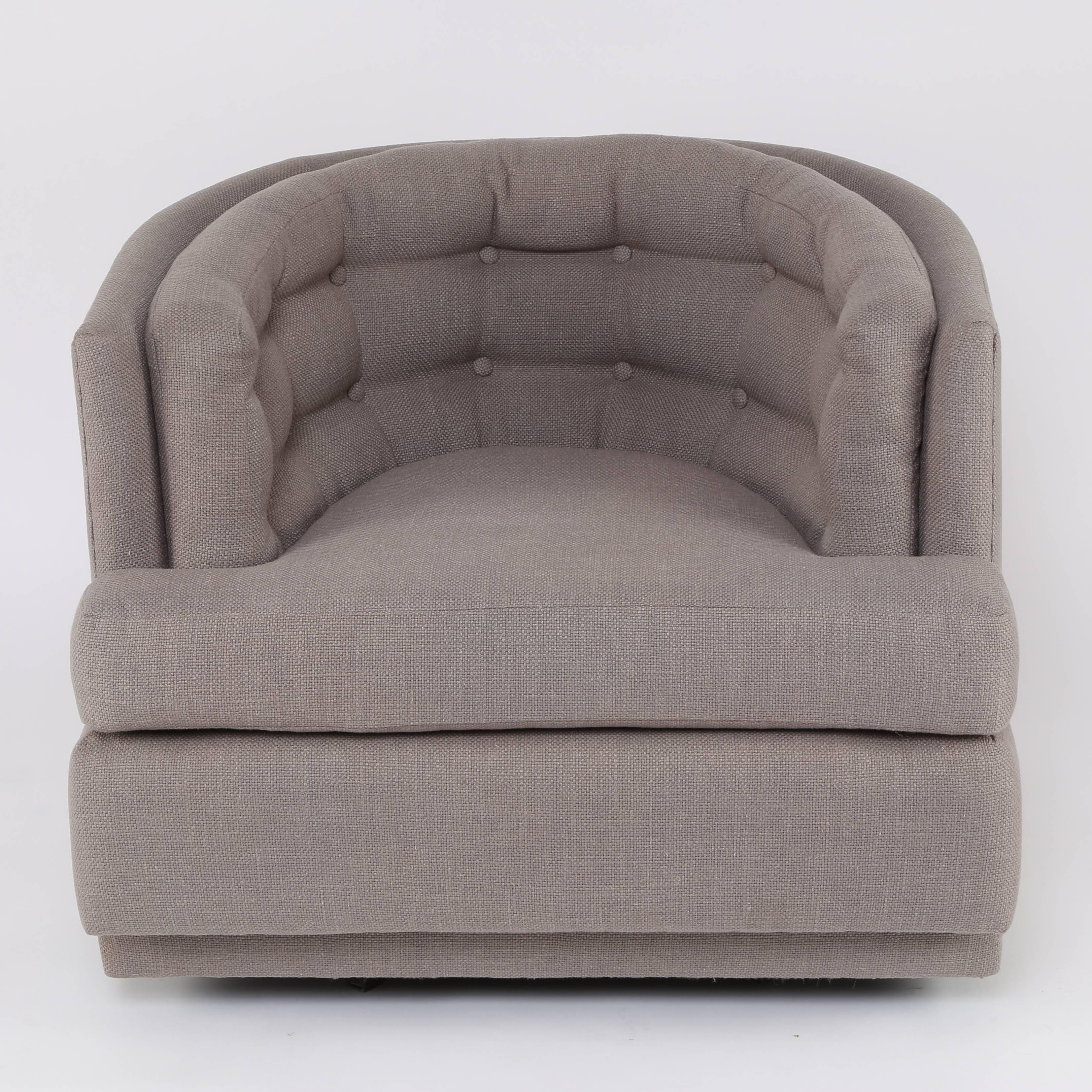 Fully upholstered barrel-back club chair on a swivel base. U-shaped back with conforming, tufted upper cushion sewn in place. Reversible lower cushion. New mushroom-color woven upholstery. Fabric swatch available. 

See this item in our Brooklyn