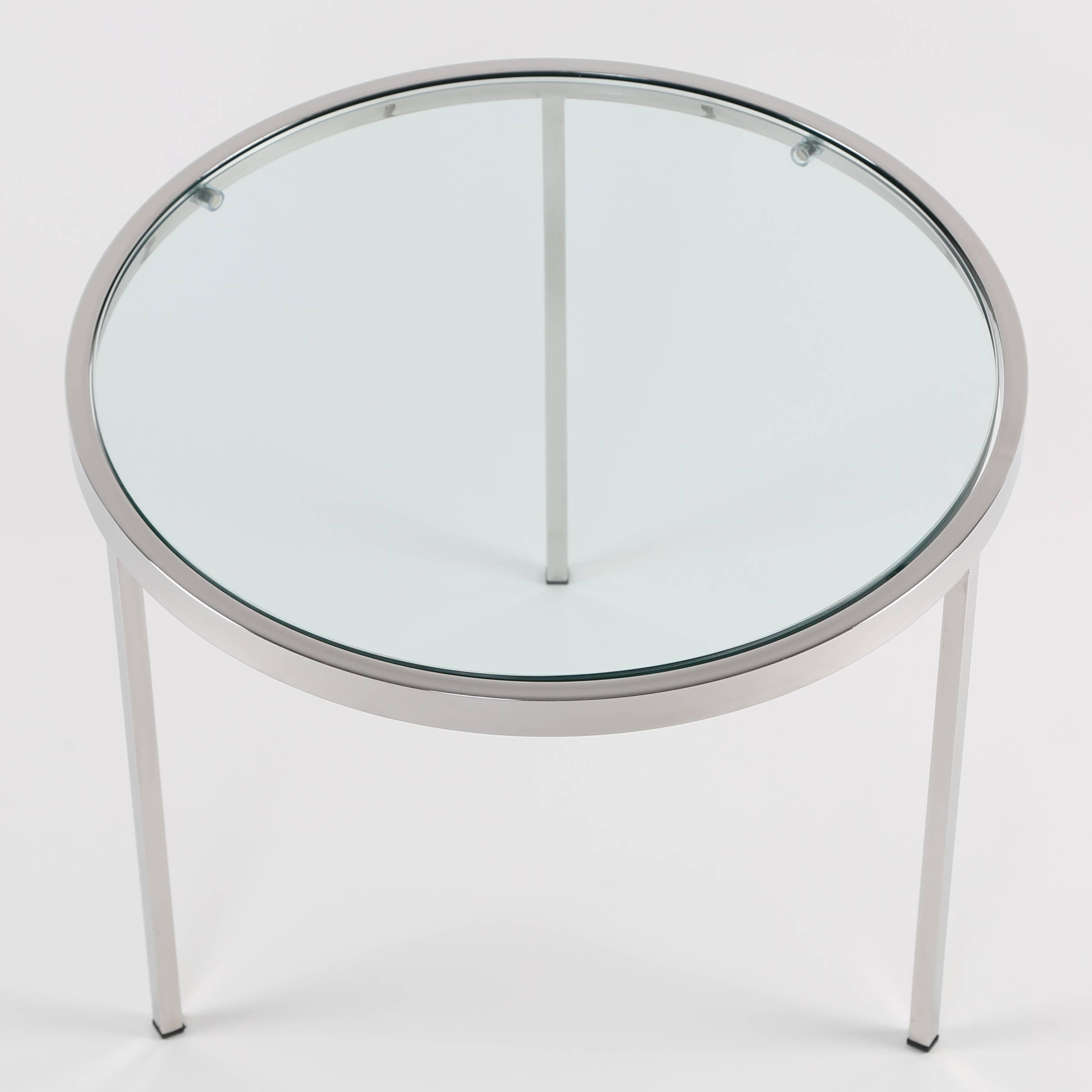 American Milo Baughman Round Chrome Side Table with Inset Glass Top, circa 1970s