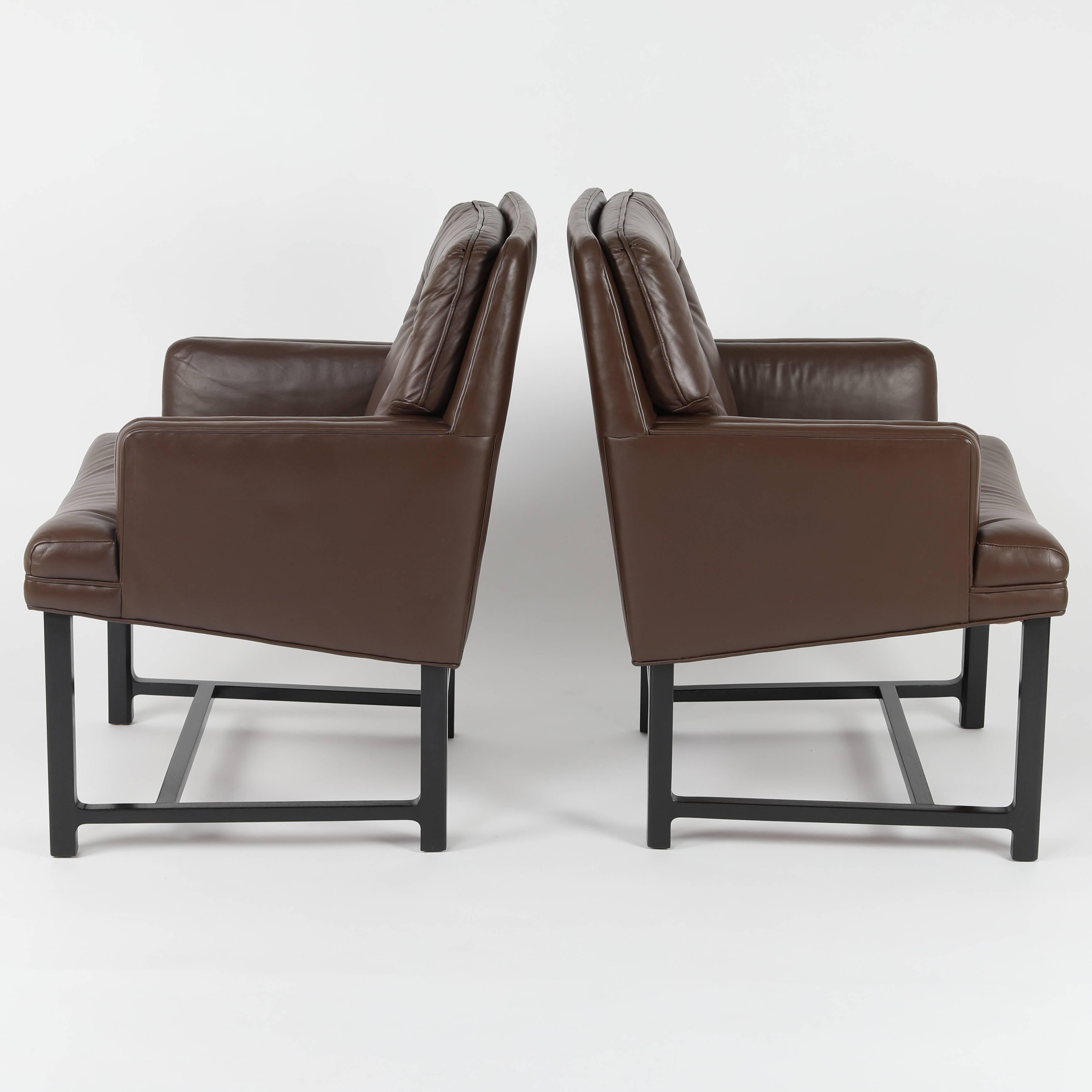 American Pair of Edward Wormley for Dunbar Armchairs in Leather and Mahogany, circa 1960s For Sale
