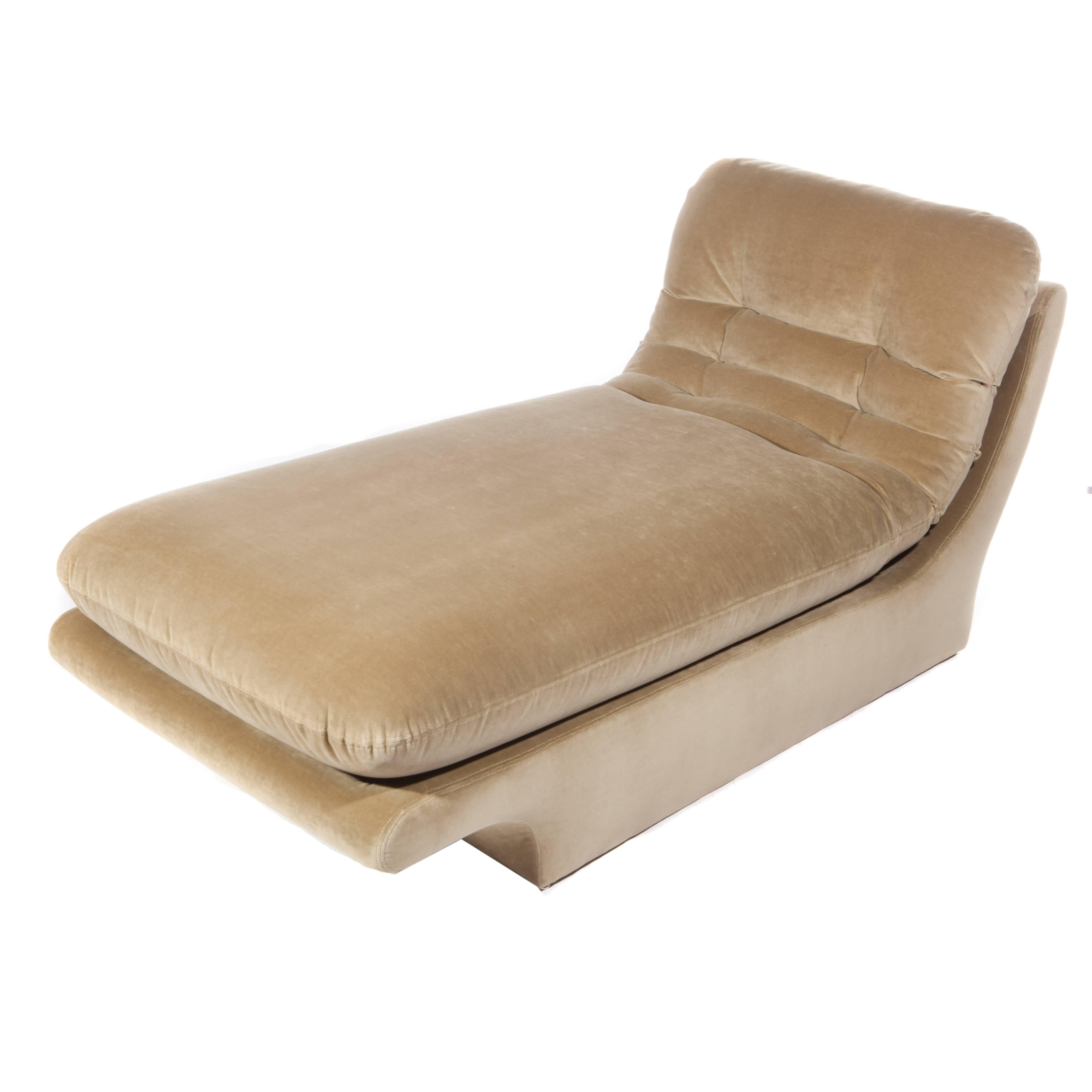 Fully Upholstered 1970s Chaise Lounge by Preview Furniture