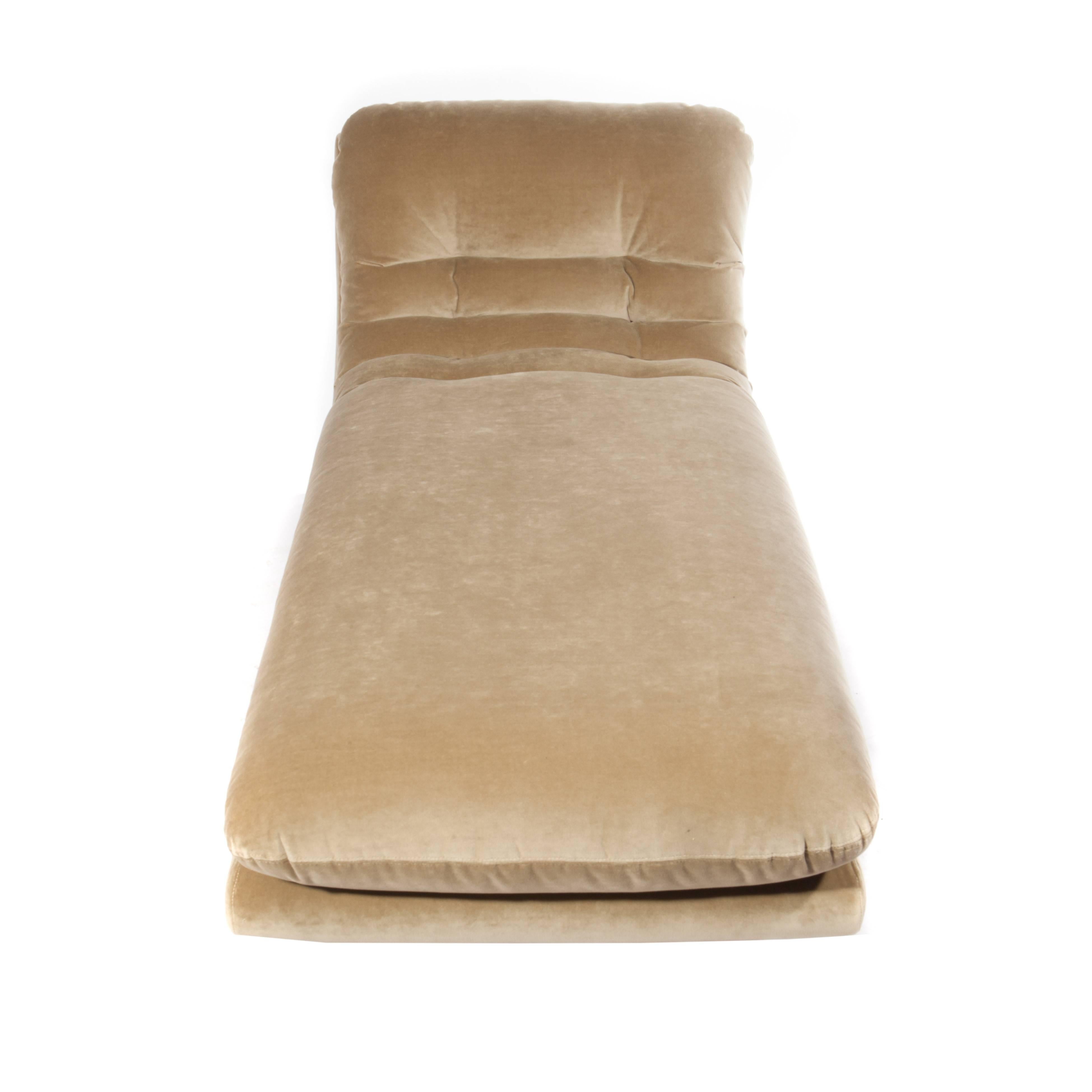 Late 20th Century Fully Upholstered 1970s Chaise Lounge by Preview Furniture