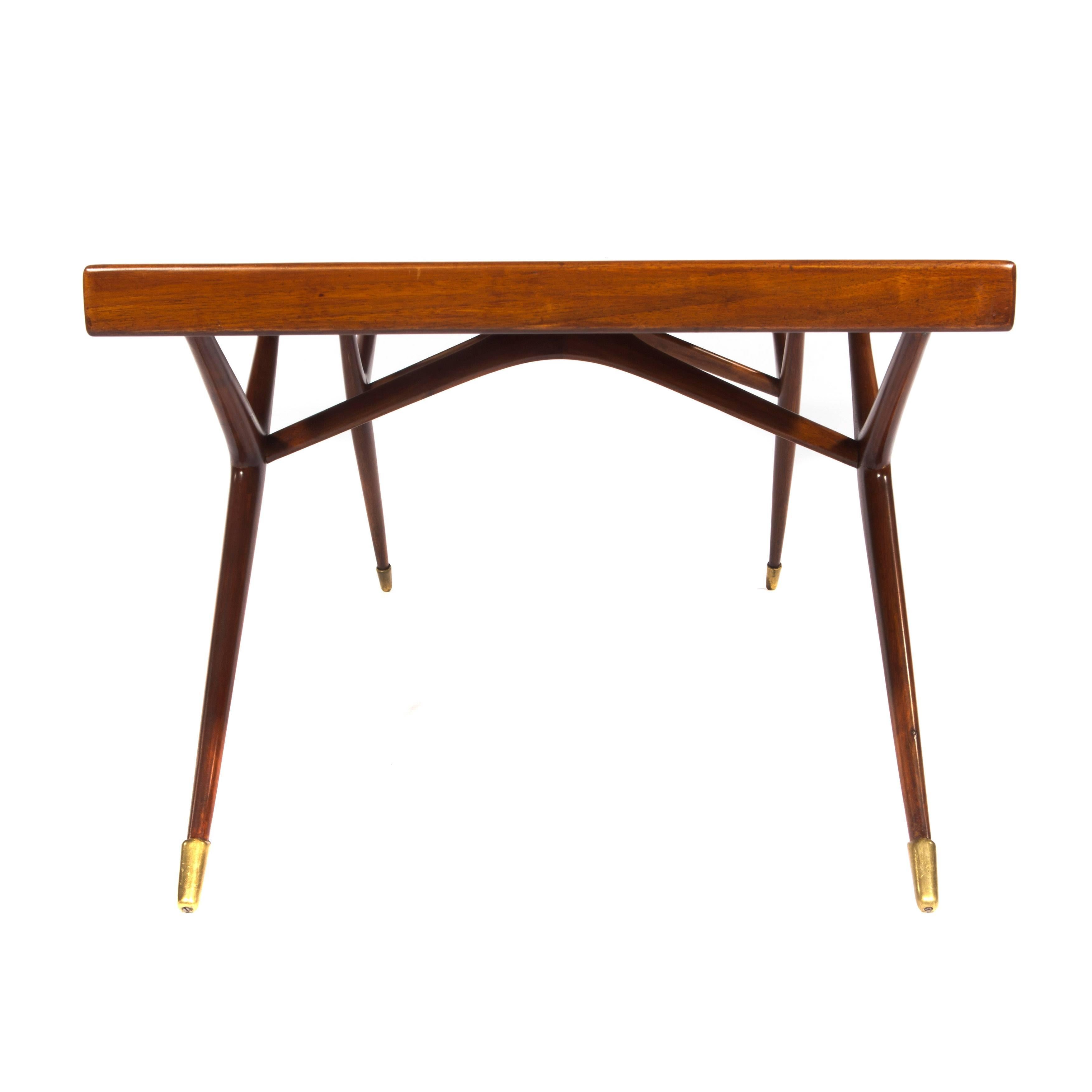 Burl Walnut and Brass 1950s Coffee Table by Ico Parisi for Singer and Sons In Good Condition For Sale In Brooklyn, NY