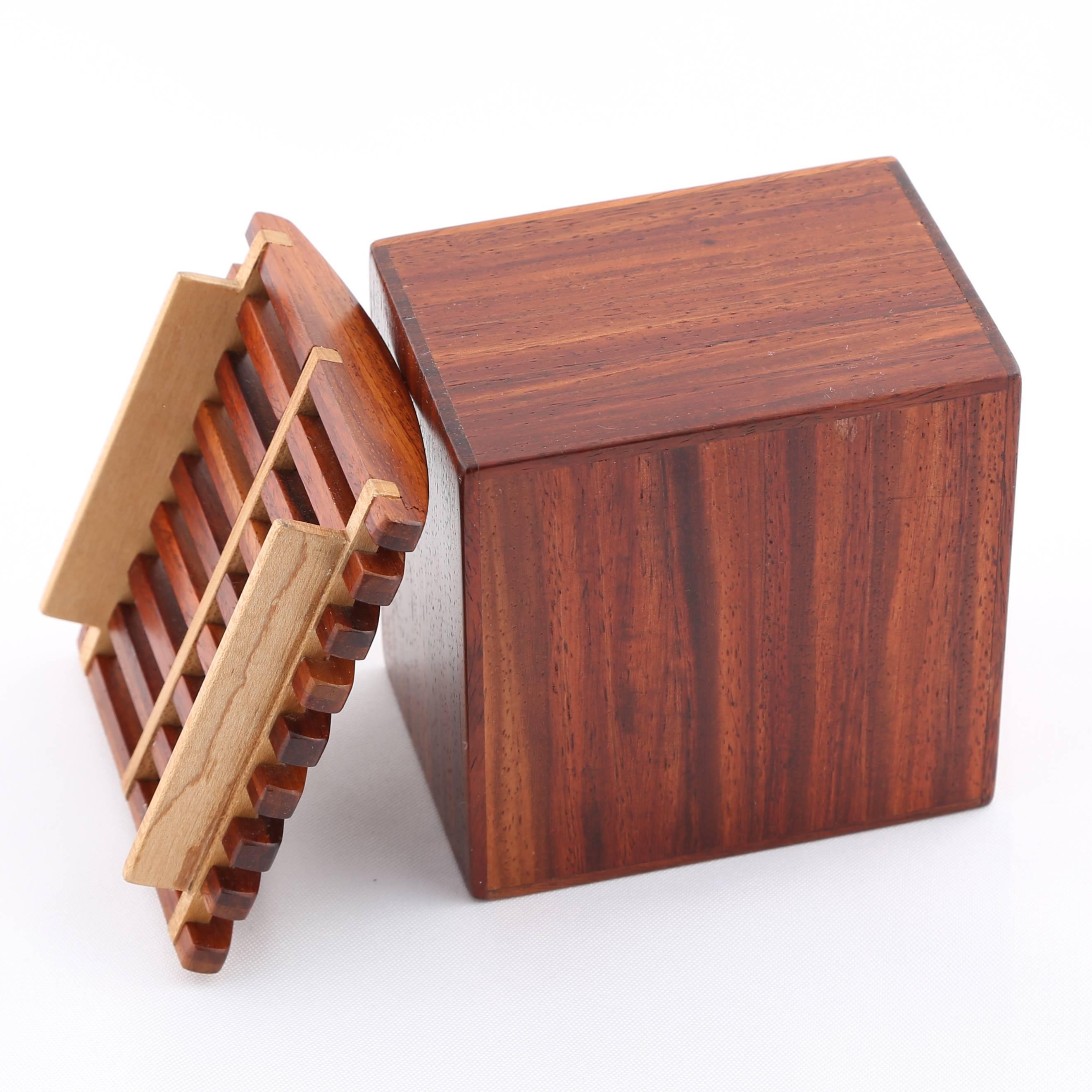 Exotic Wood Box with Ribbed Lid by Jerry Madrigale, circa 1980s For Sale 3