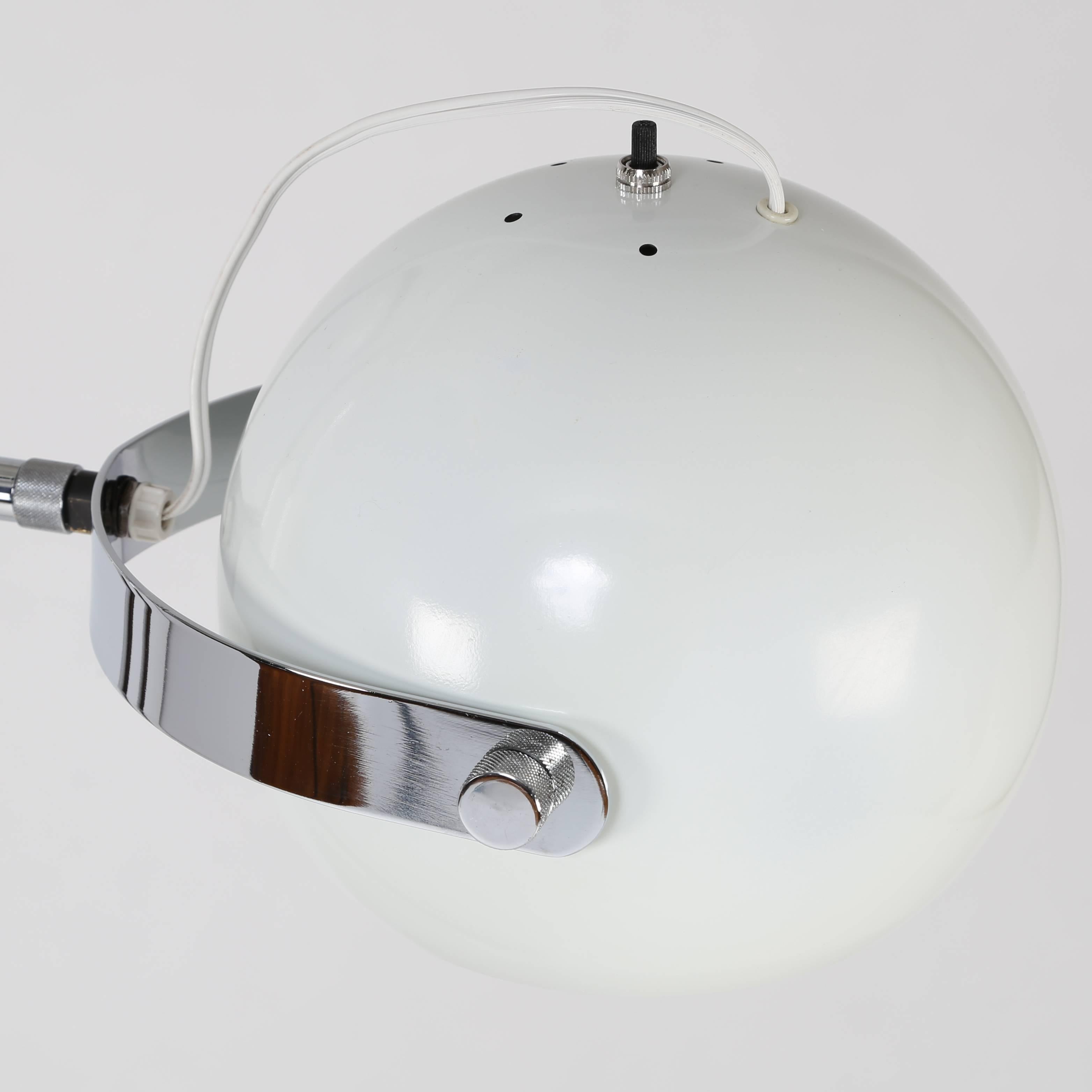 Rare Robert Sonneman Three-Head Floor Lamp in Chrome and Enamel, circa 1970s In Excellent Condition In Brooklyn, NY