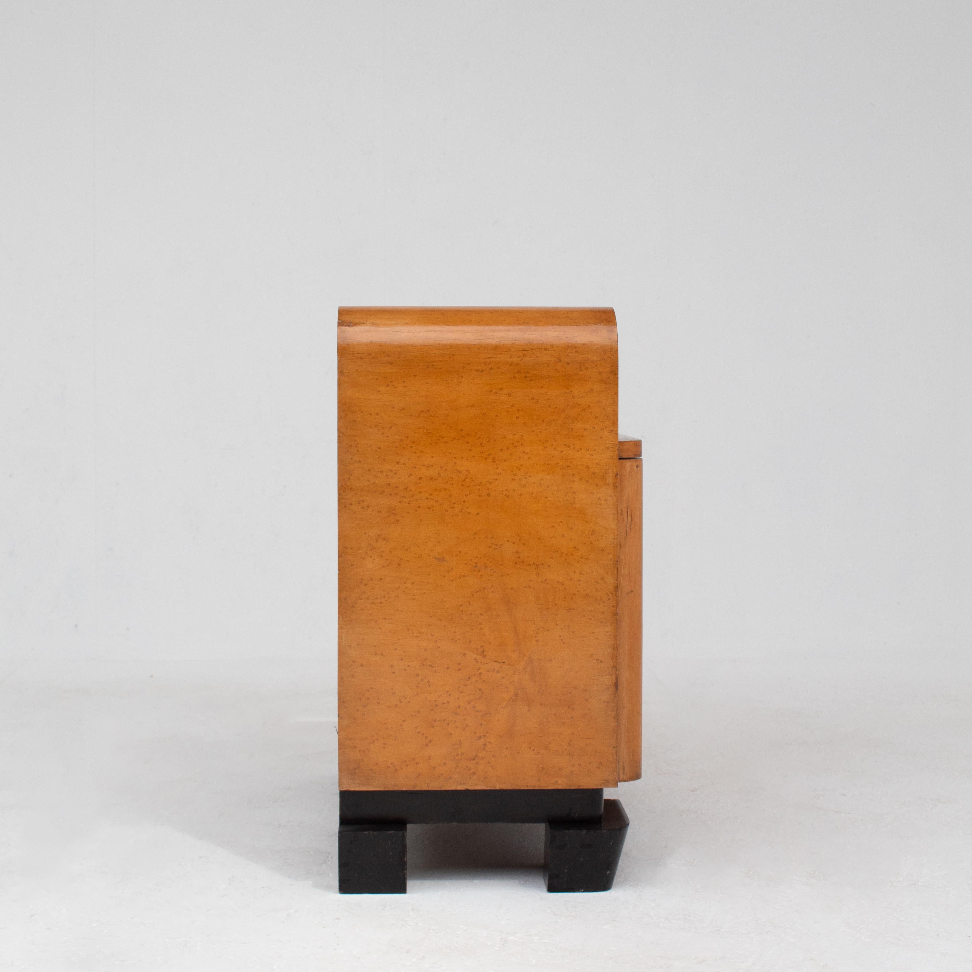 Milieu du XXe siècle Tables de nuit - Art déco en vente