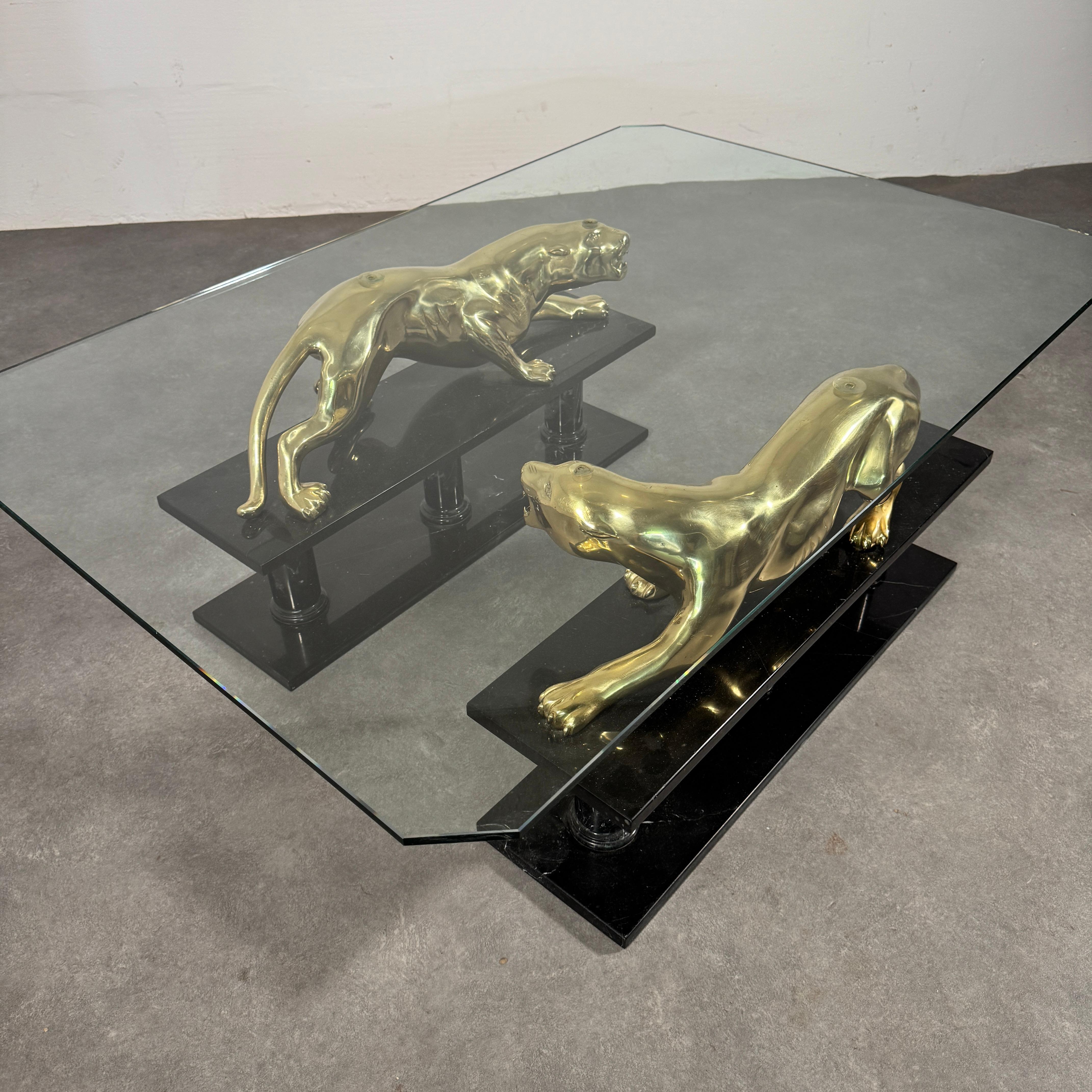 Table basse du milieu du siècle 'Maison Jansen' Léopards plaqués or sur marbre, 1970. en vente 6