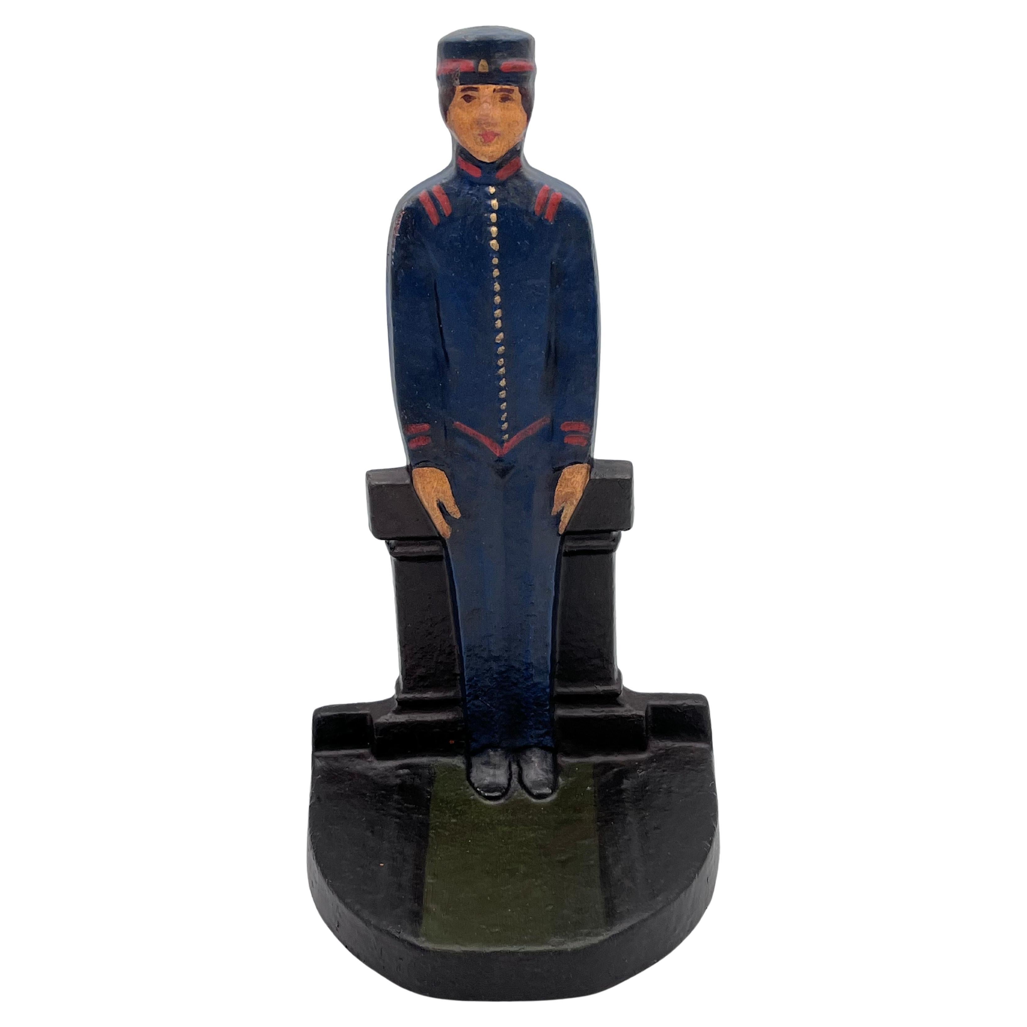 solide Art déco des années 1920 Judd Co. Butoir de porte Bellhop en fonte bleue en vente