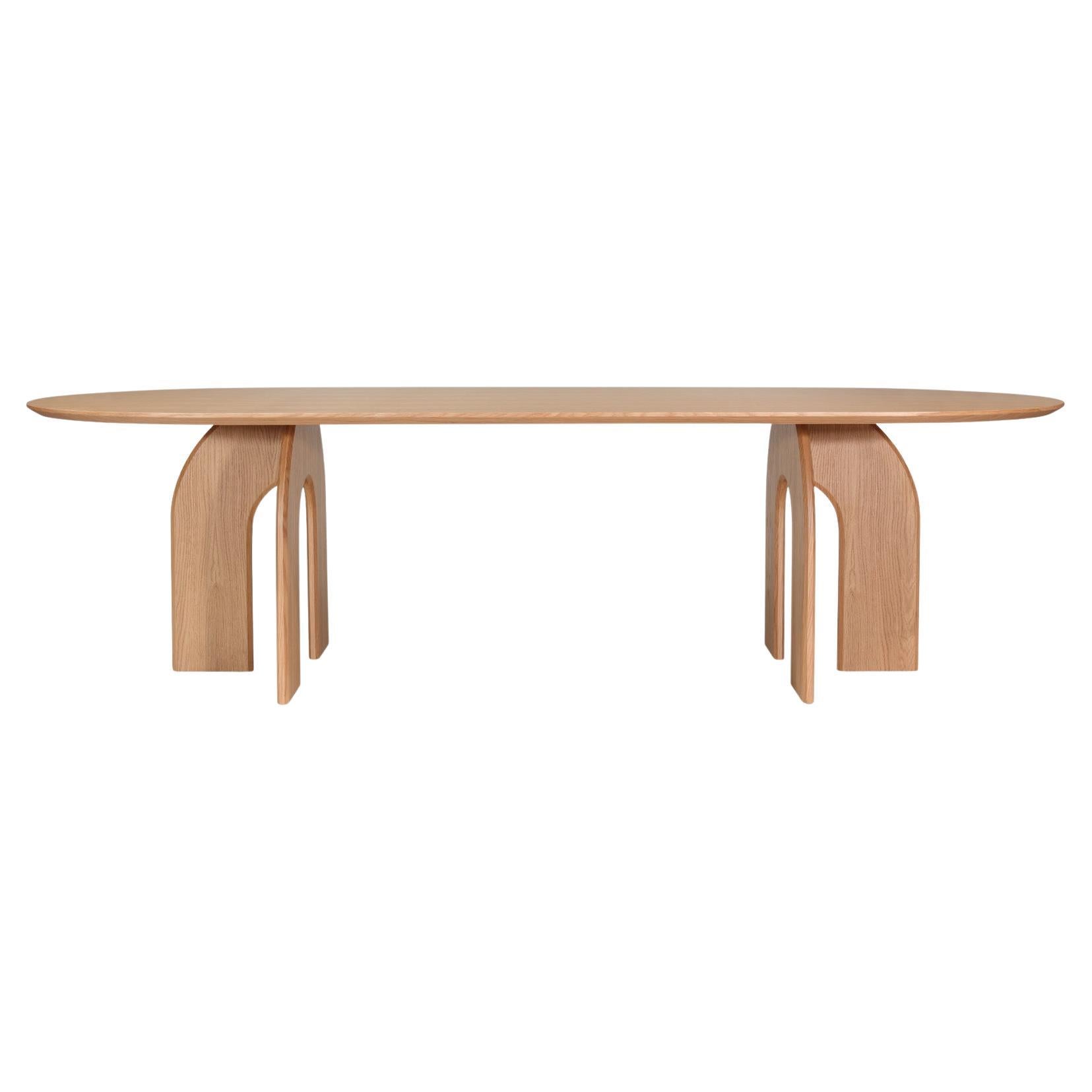 Esstisch Hana: Minimalistische Harmonie aus Eiche und geschwungenen Kurven im Angebot