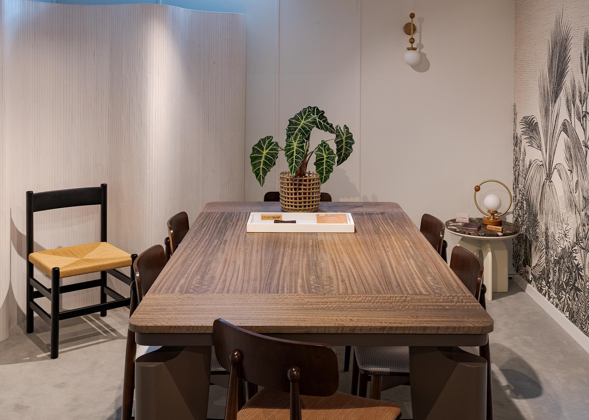 Maki Dining Table – Eucalyptus Veneer Table with Sculptural Lacquered Legs and Rounded Detailing

Balancing bold presence with refined craftsmanship, the “Maki” dining table is a contemporary centerpiece that commands attention. Its architectural