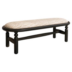 Panca Sabi – Struttura scultorea in legno nero rivestita in tessuto Zimmer + Rohde